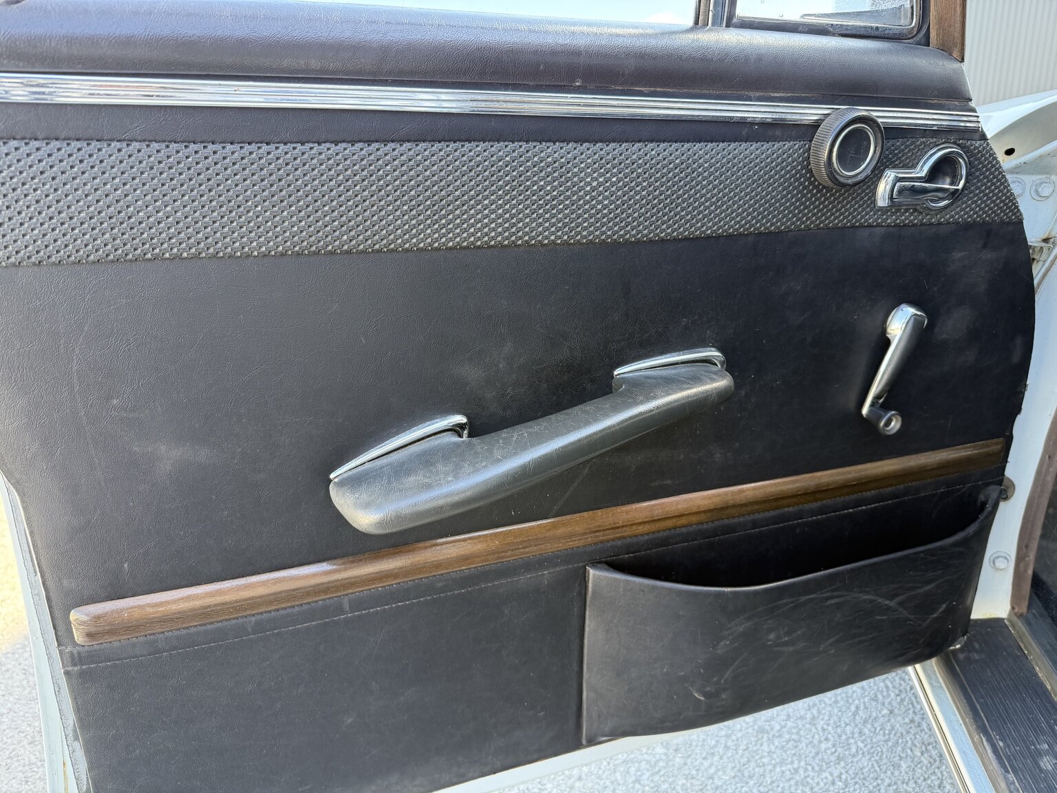 Interior image of 1967 Mercedes-Benz 230 Safari