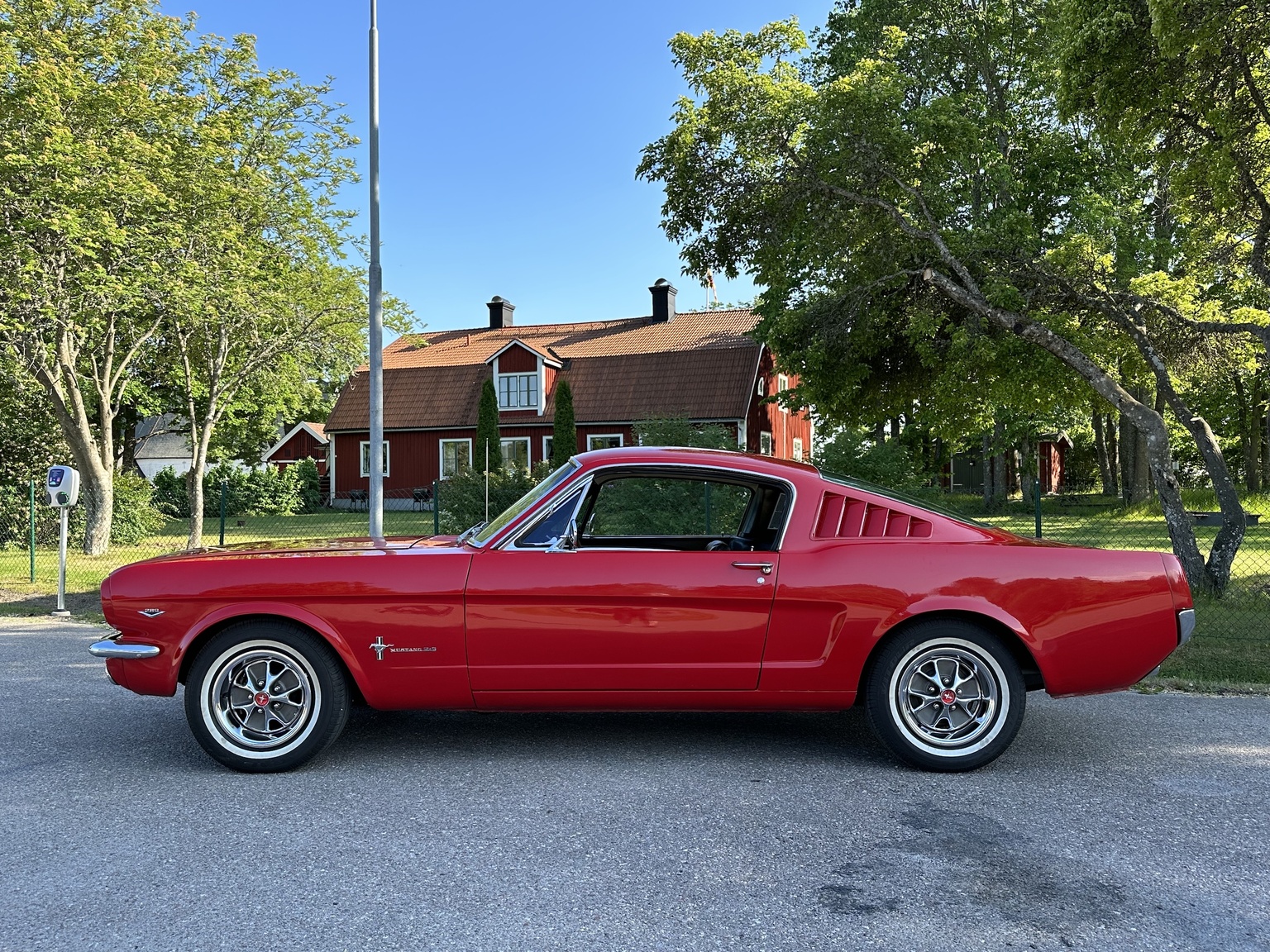 Exterior image of 1965 Ford Mustang 289 Fastback