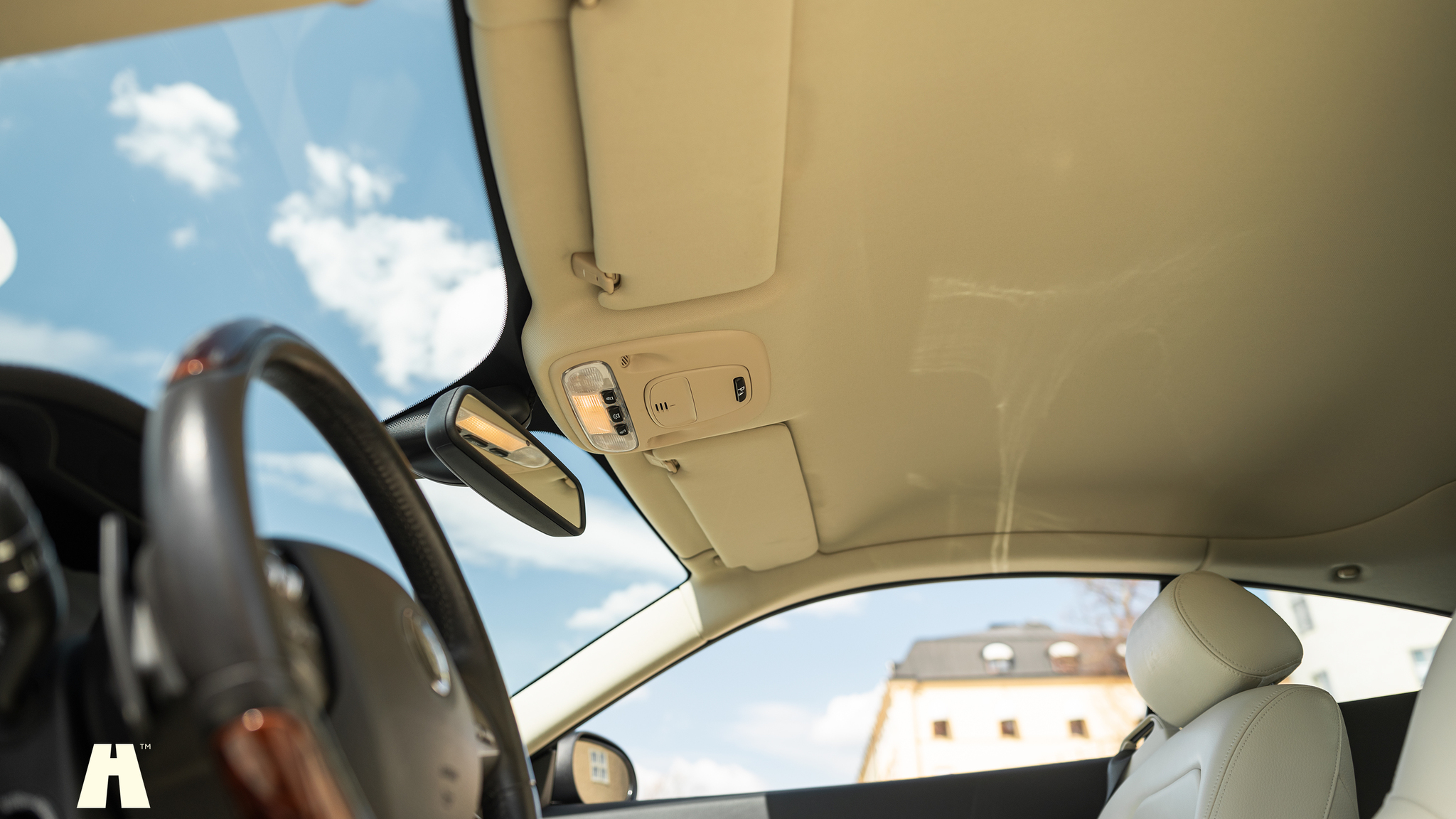 Innenraumfoto von 2008 Jaguar XKR (34)