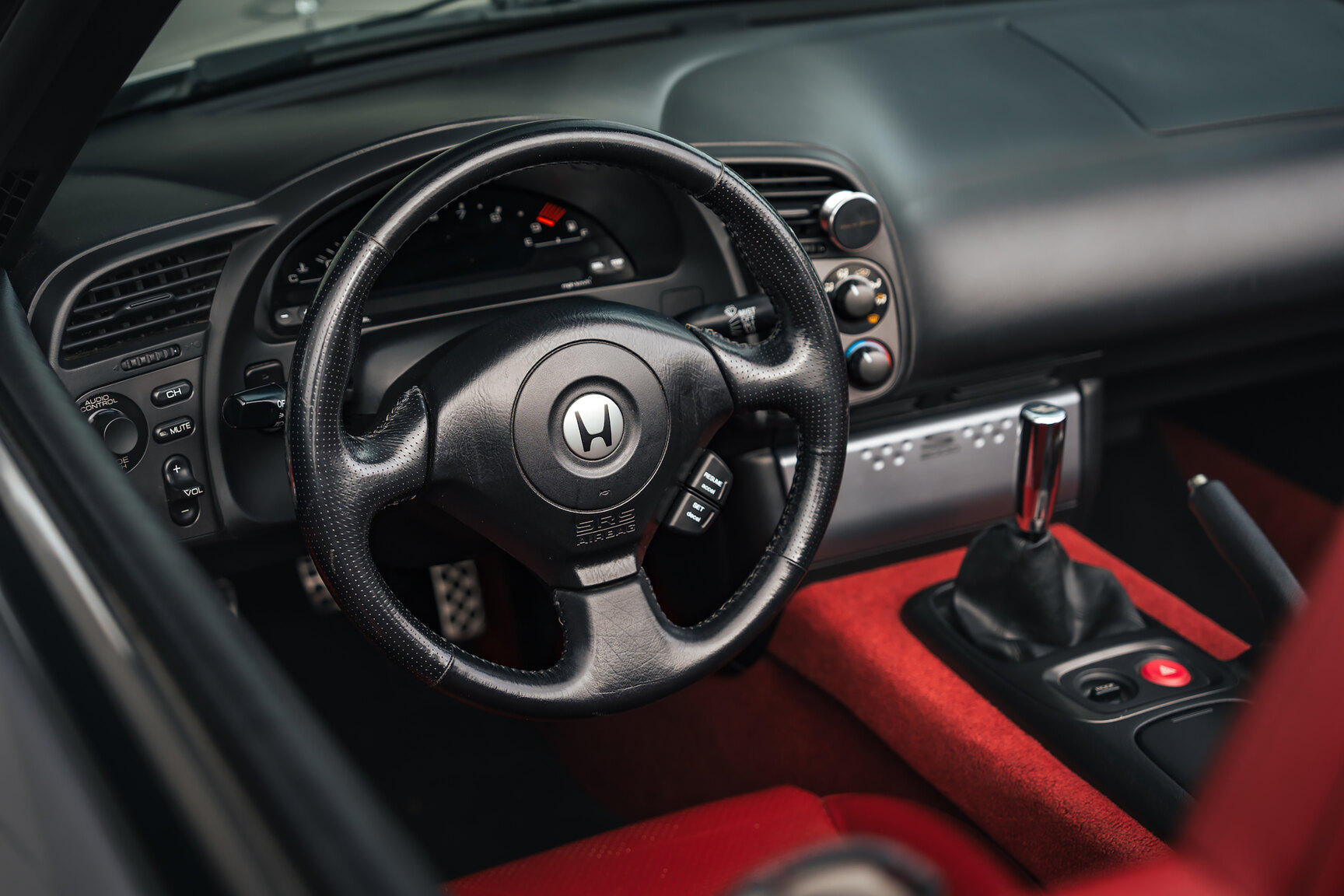 Interior image of 2000 Honda S2000 AP1