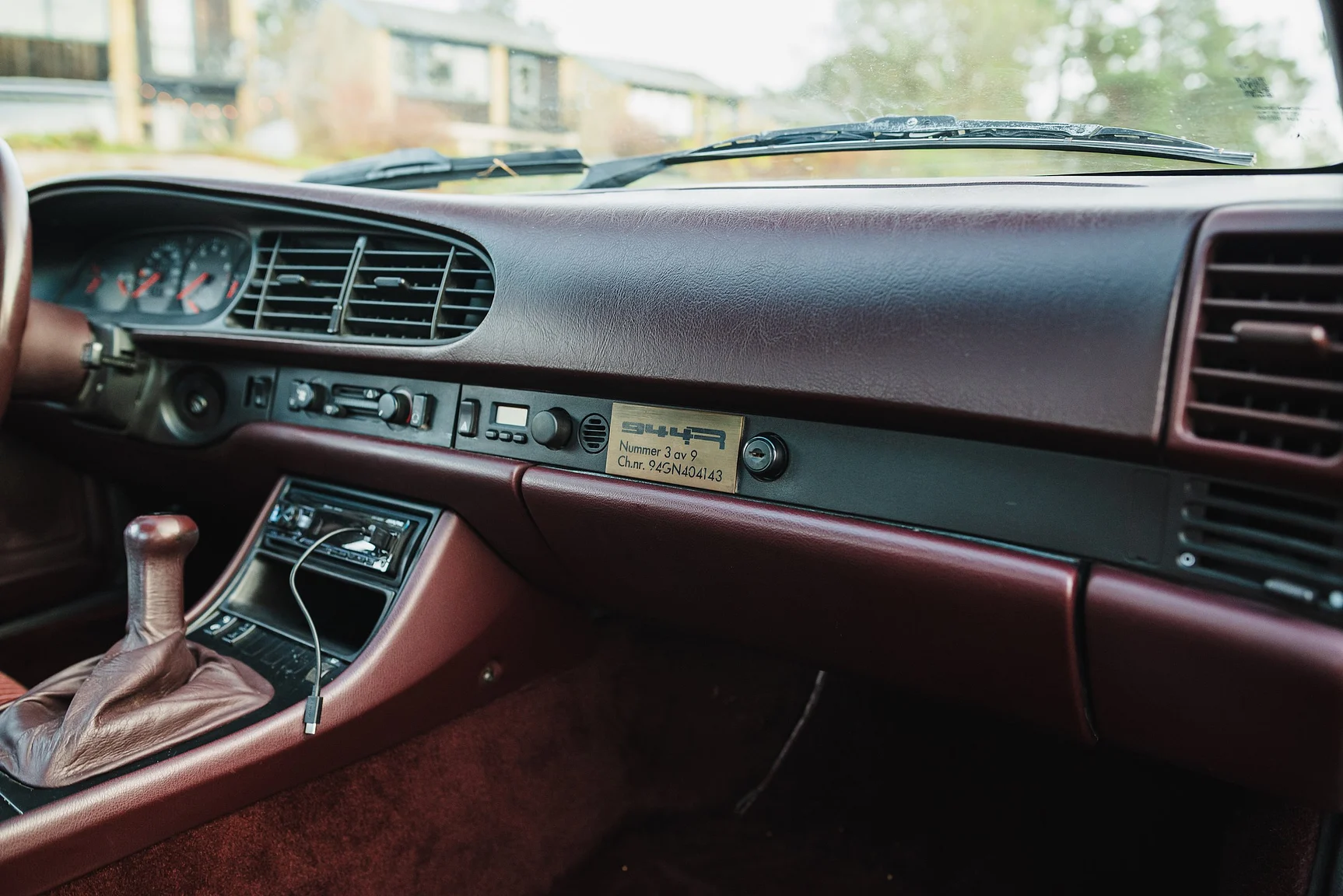 Interior image of 1986 Porsche 944R (29)