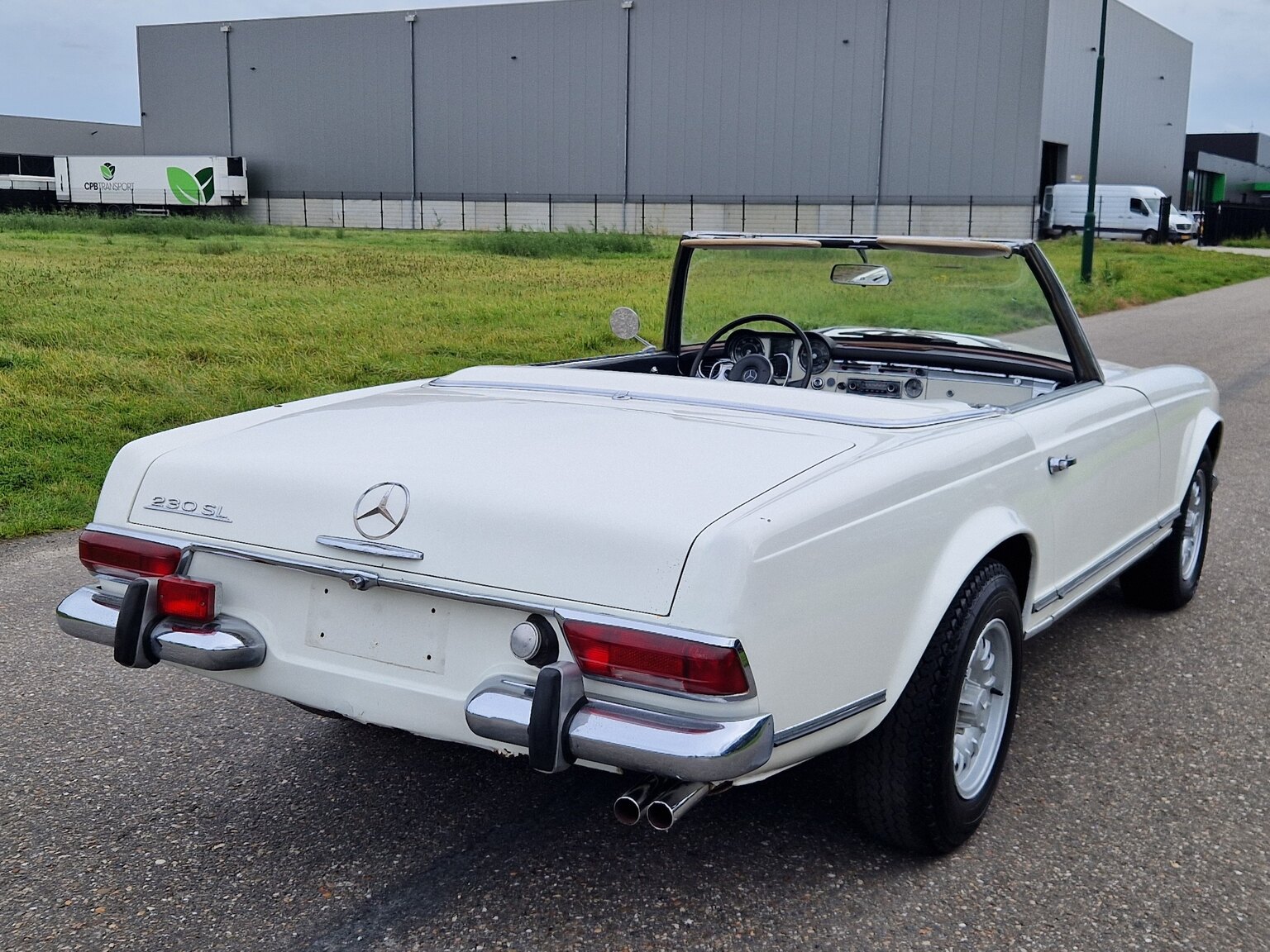 Exteriörbild på 1964 Mercedes-Benz 230SL Pagoda