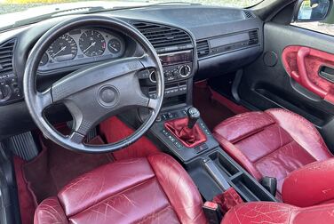 Interior image of 1993 BMW 325 I CABRIO 