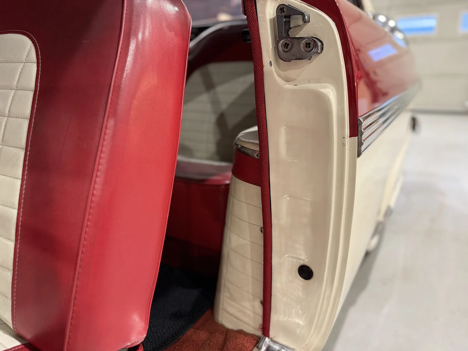 Innenraumfoto von 1956 Ford Fairlane Sunliner V8 5.1 (36)