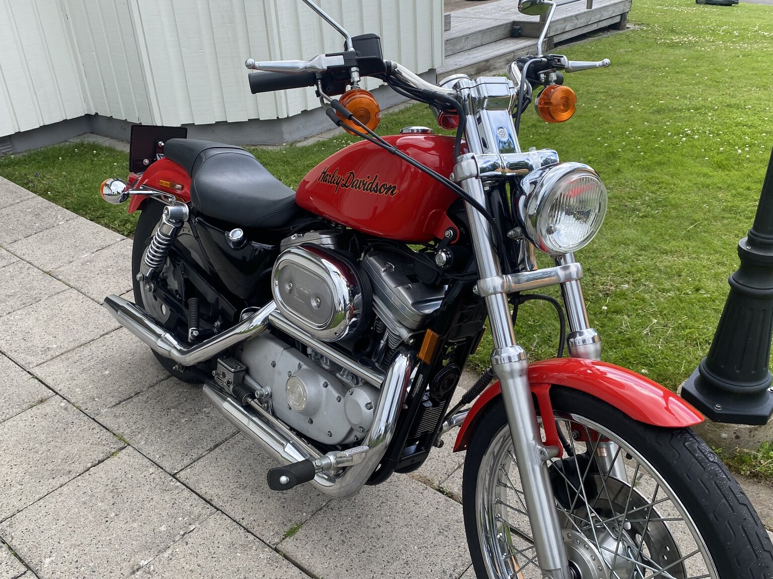 Exterior image of 1998 Harley-Davidson XL883