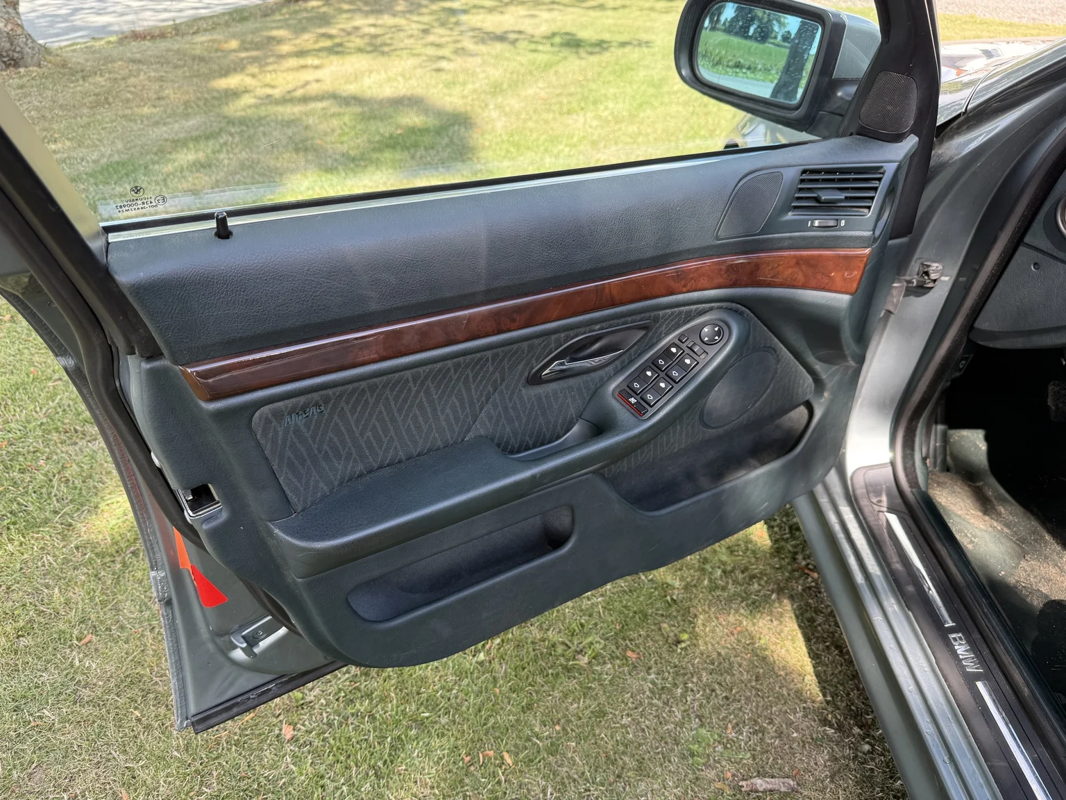 Interior image of 2003 BMW 525d Sedan (6)