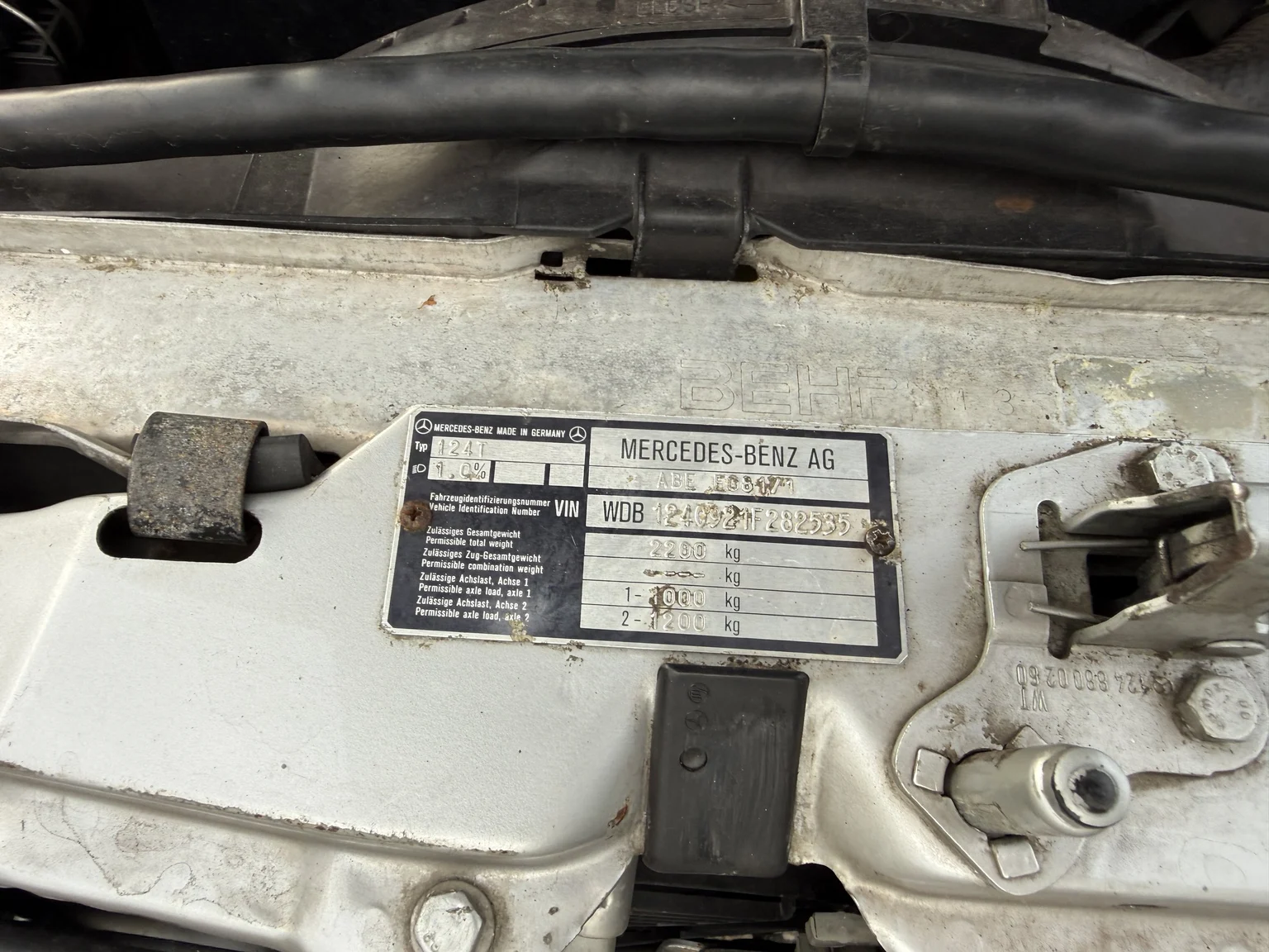 Image of 1994 Mercedes-Benz E 320 T mechanics (13)