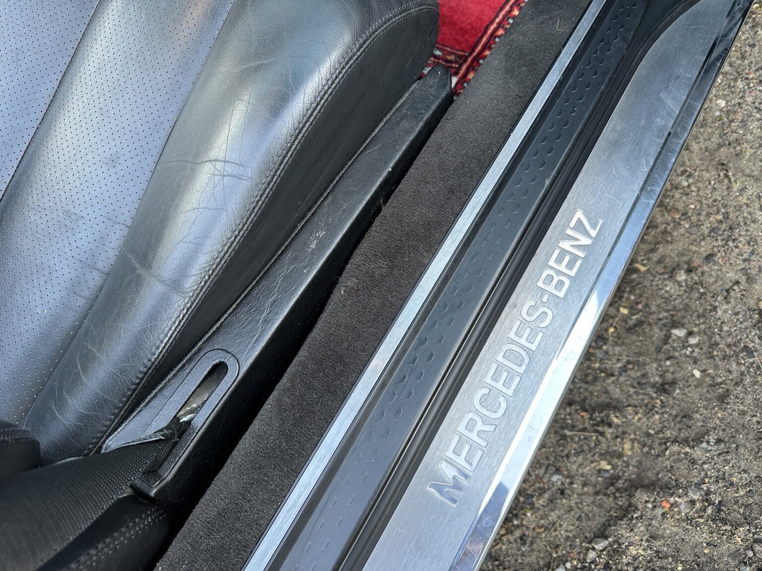 Interior image of 1995 Mercedes-Benz SL 500 (24)