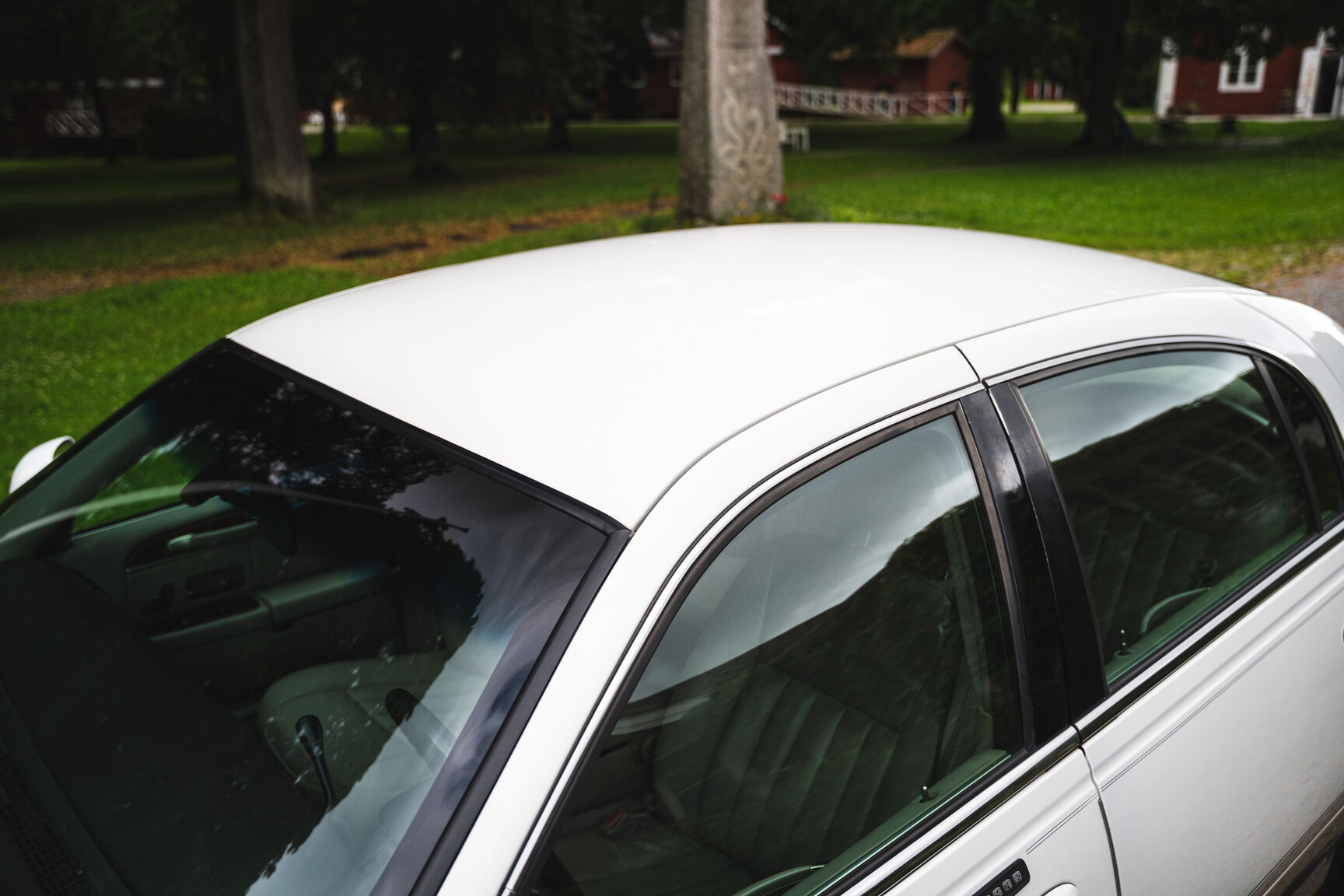 Exteriörbild på 2003 Lincoln Town Car