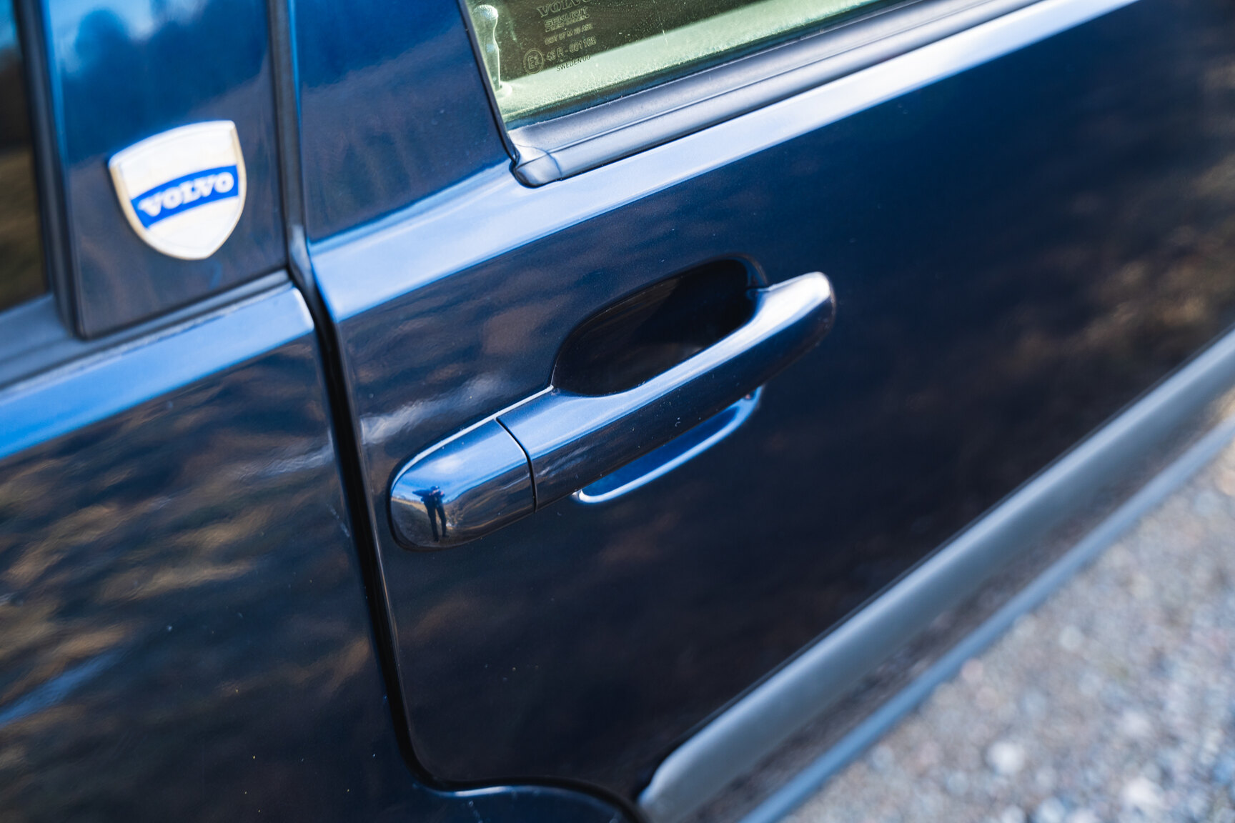 Exterior image of 2000 Volvo V70 XC