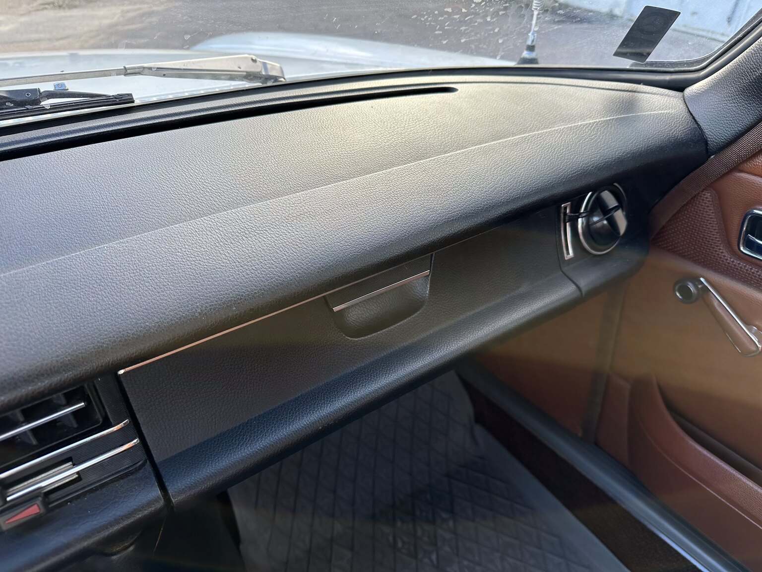 Interiörbild 1975 Mercedes Benz 200