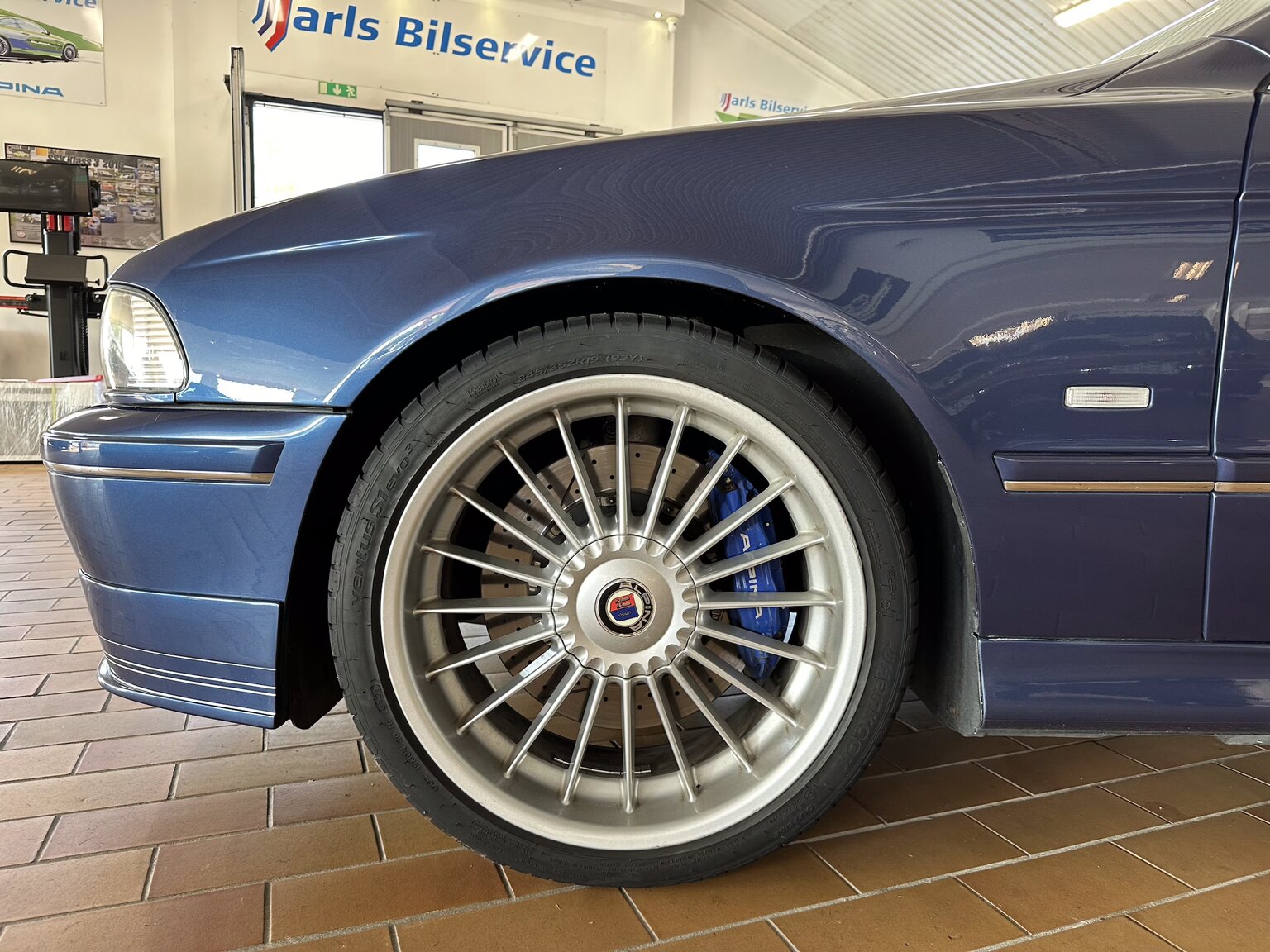 Exteriörbild på 2002 ALPINA B10 V8S
