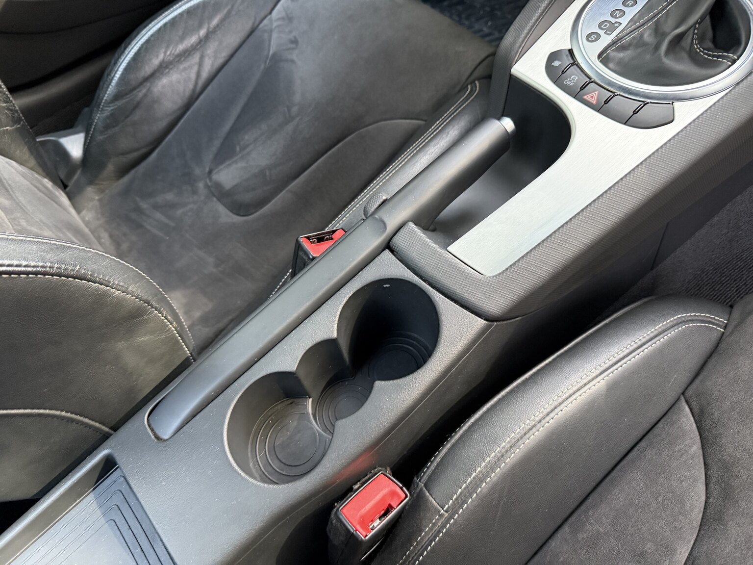 Innenraumfoto von 2011 Audi TT RS Coupé