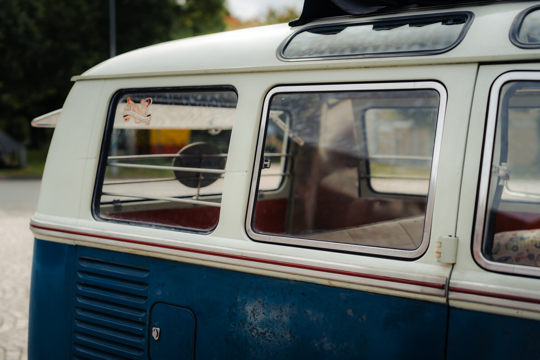 Aussenfoto 1964 Volkswagen Kleinbus Transporter 1500 Deluxe “21-fönsters Samba”