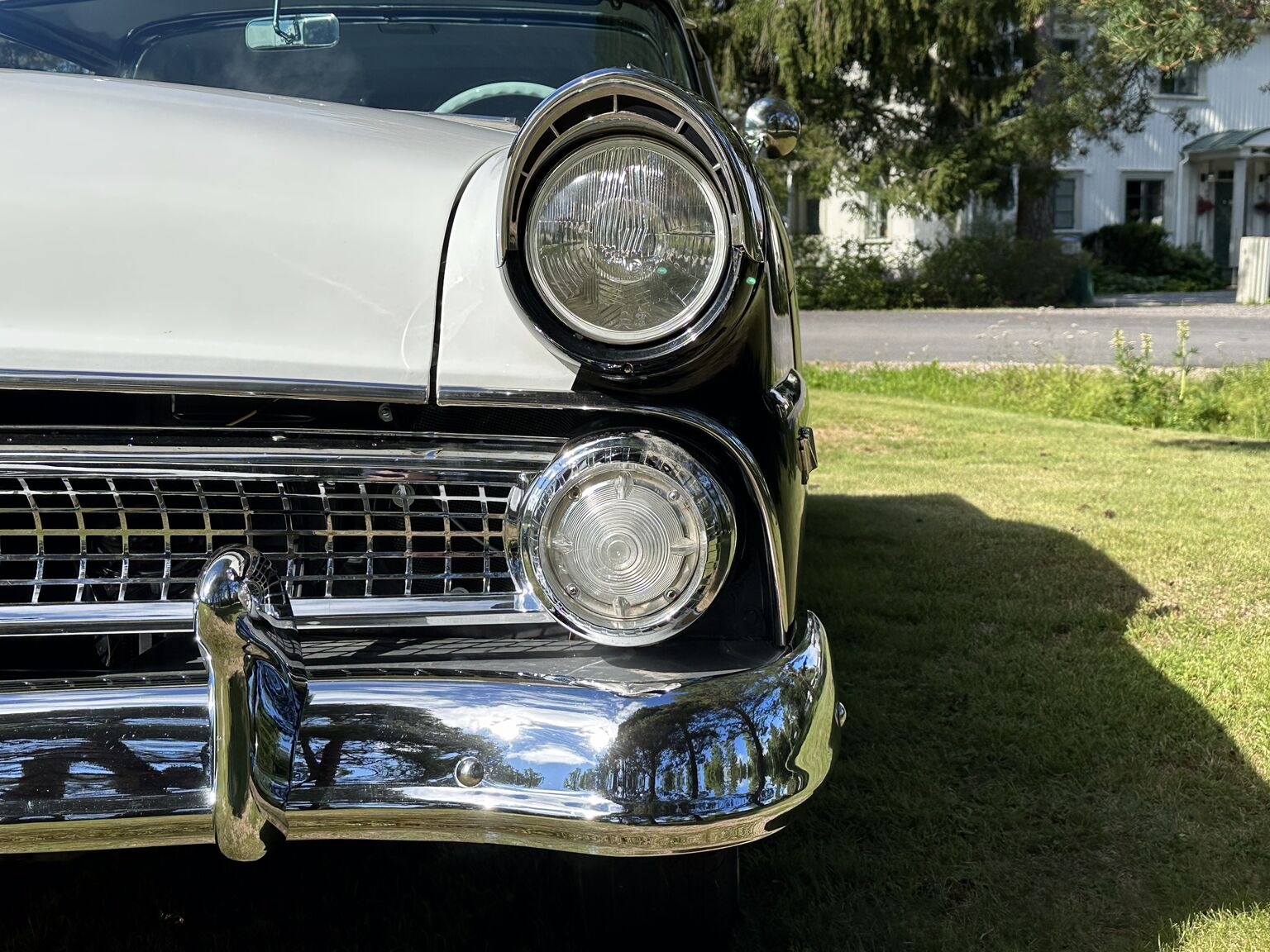 Exterior image of 1955 Ford Fairlane Crown Victoria