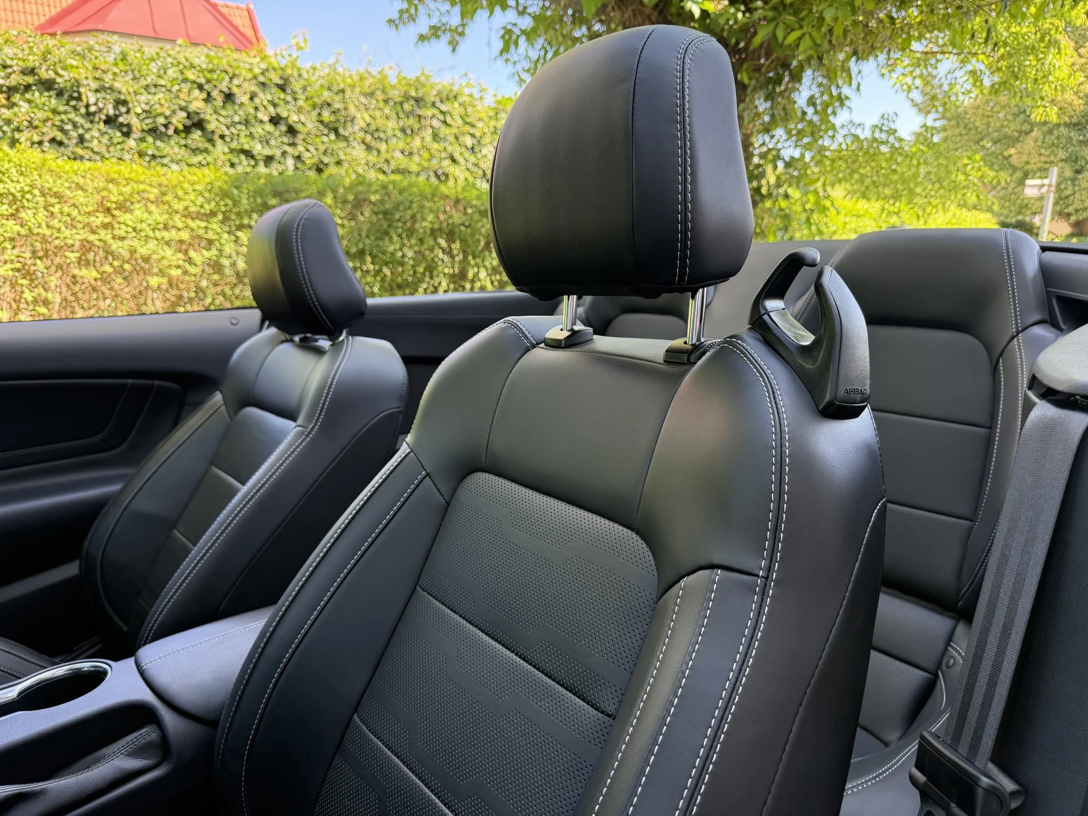 Interior image of 2021 Ford Mustang GT Cabriolet (4)