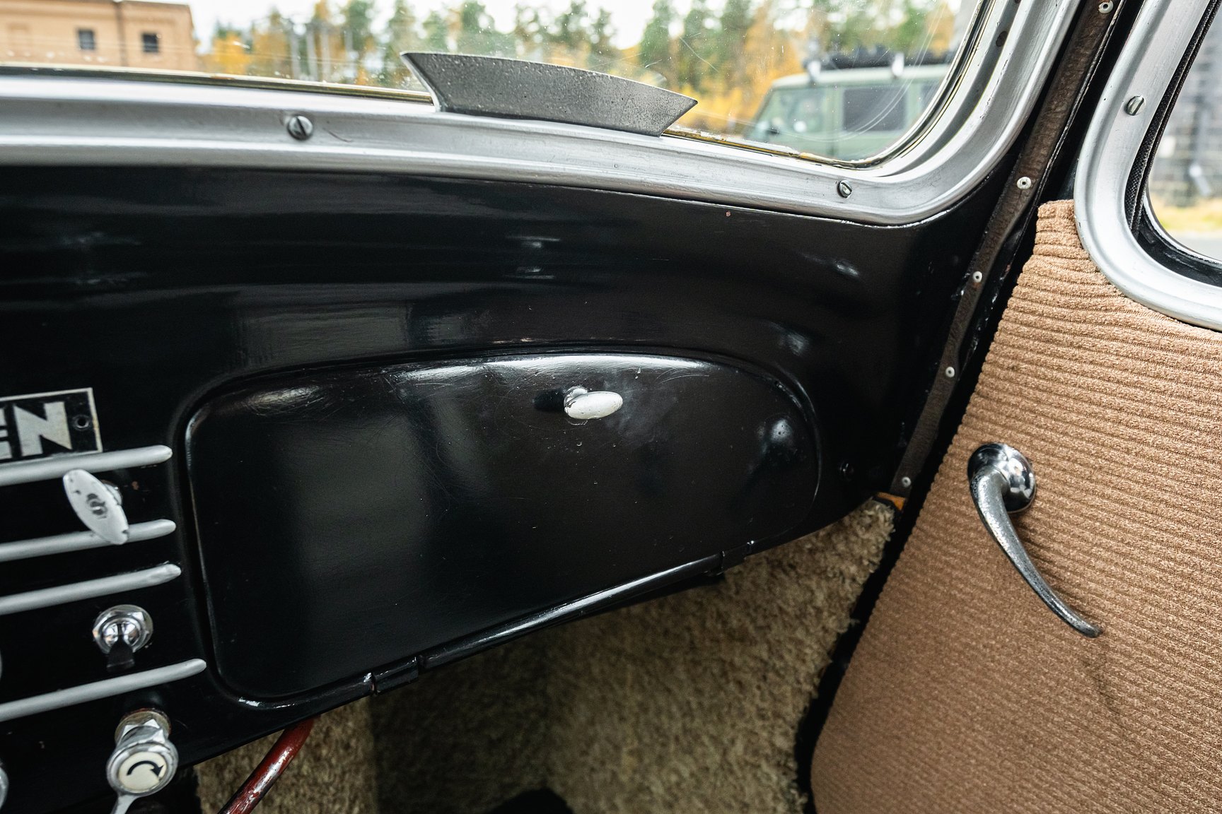 Interior image of 1951 Citroën Berline 11 Sport