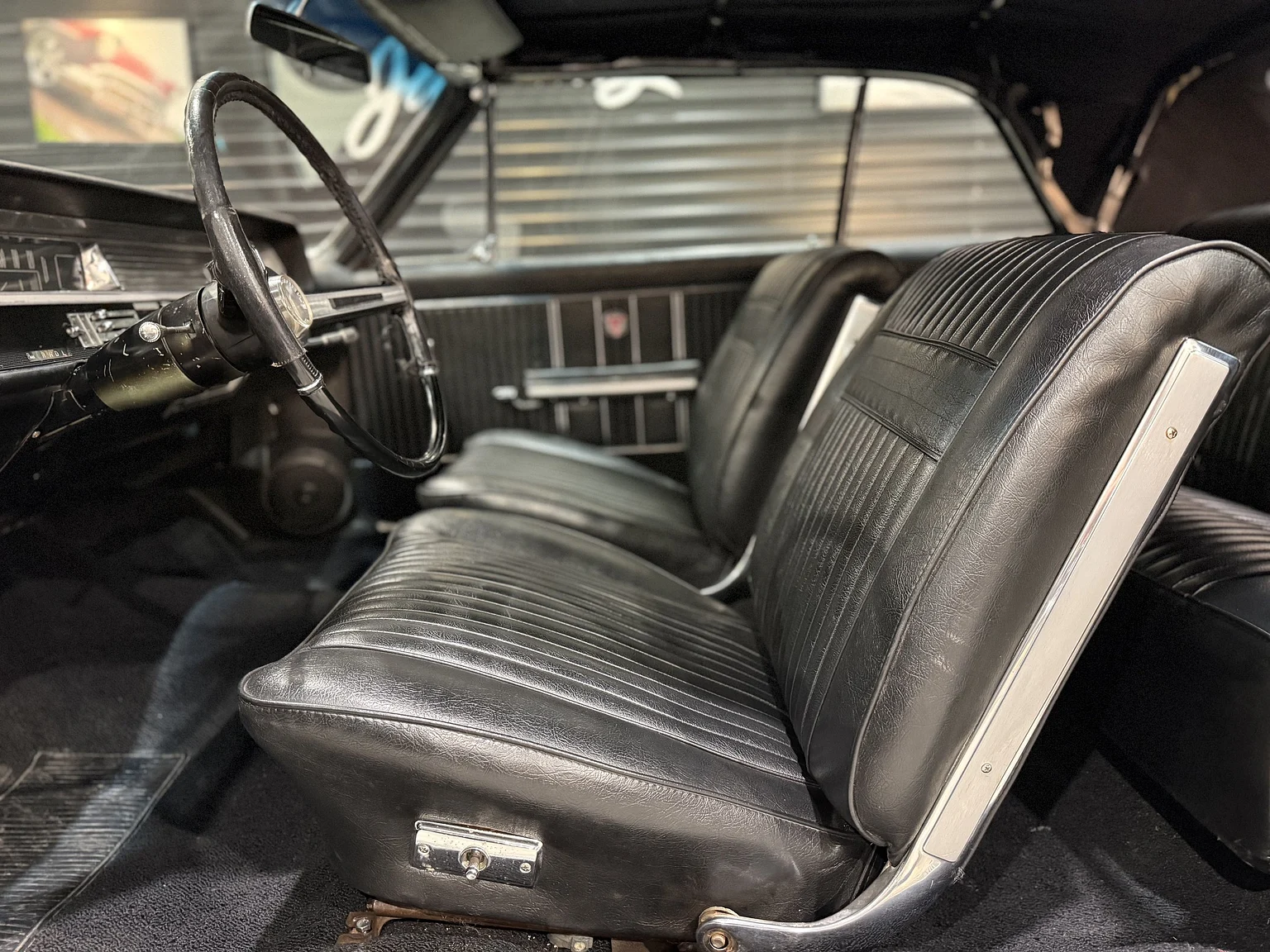 Innenraumfoto von 1964 Oldsmobile Cutlass Convertible (44)