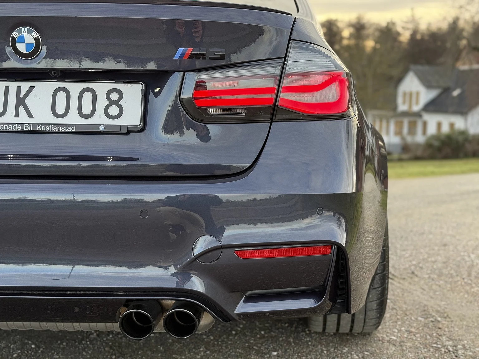 Exteriörbild på 2017 BMW M3 Competition 30 Jahre (35)