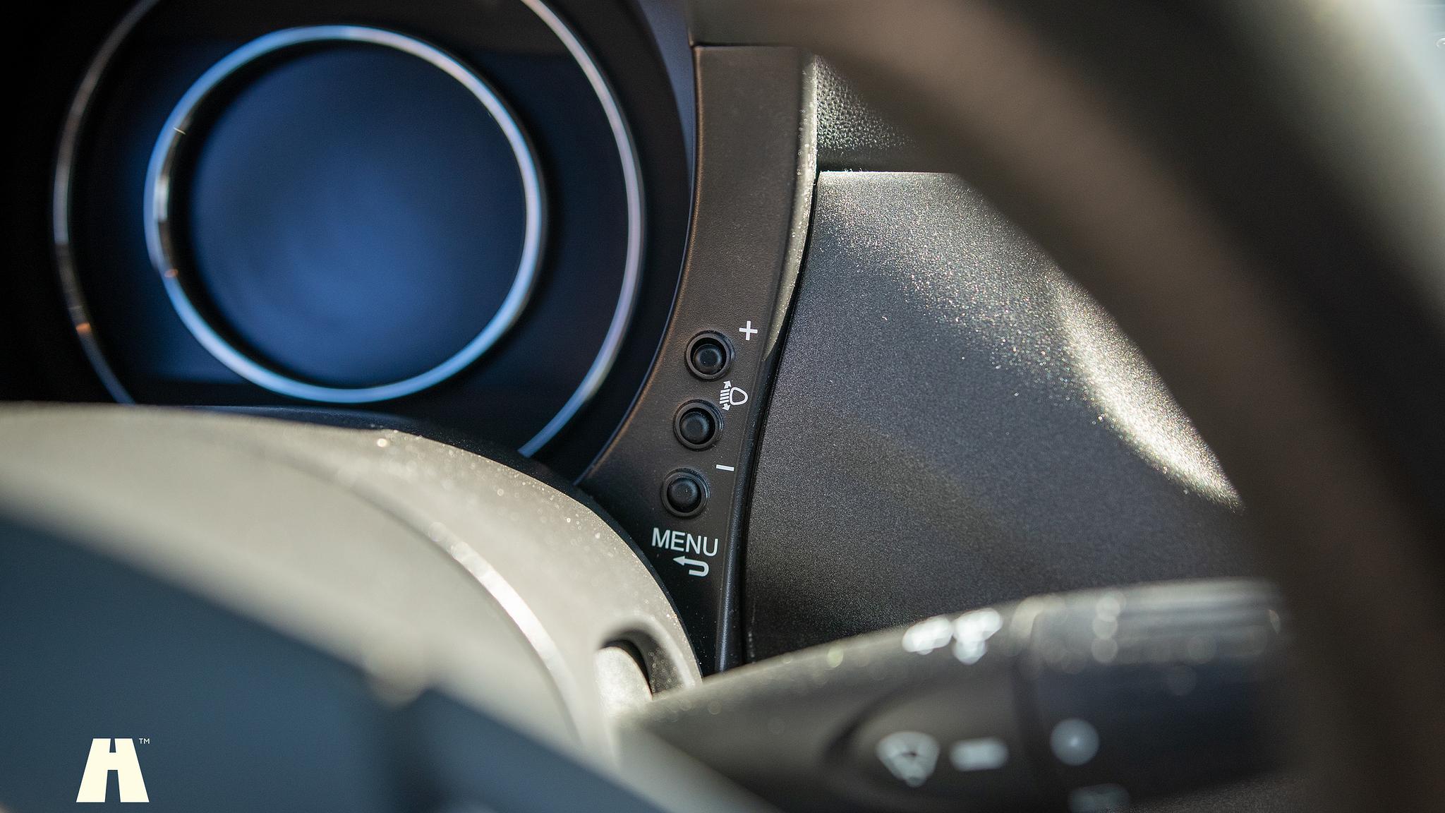 Innenraumfoto von 2016 Abarth 595 Competizione (28)