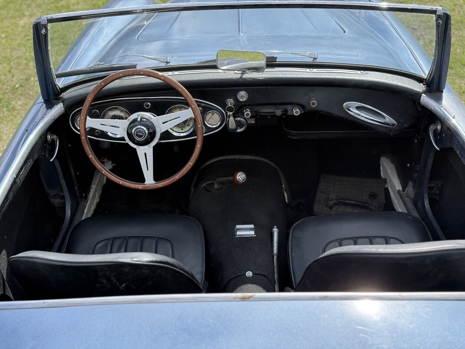 Interior image of 1958 Austin-Healey 100-6