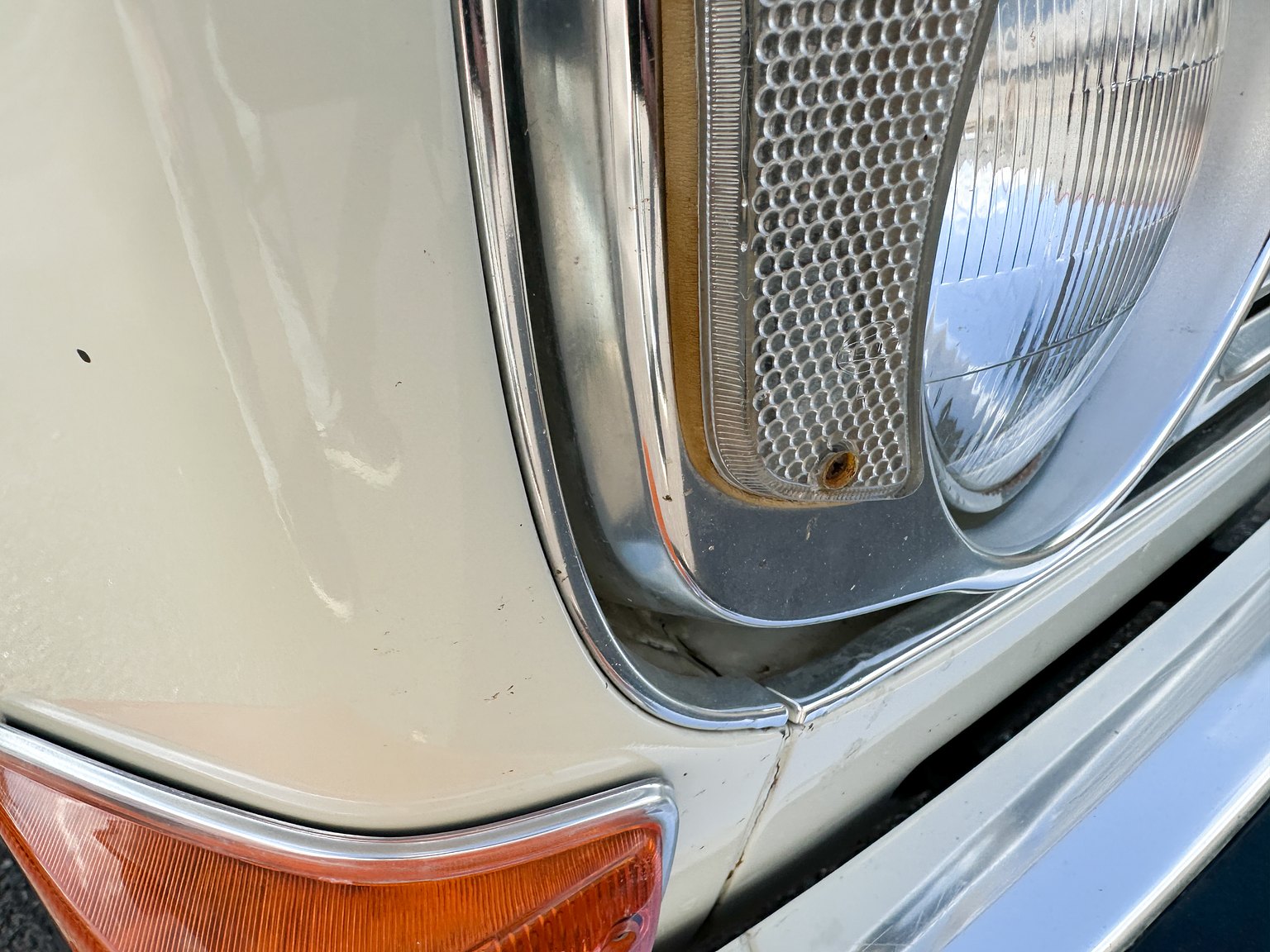 Exterior image of 1967 Volvo 144 1.8 