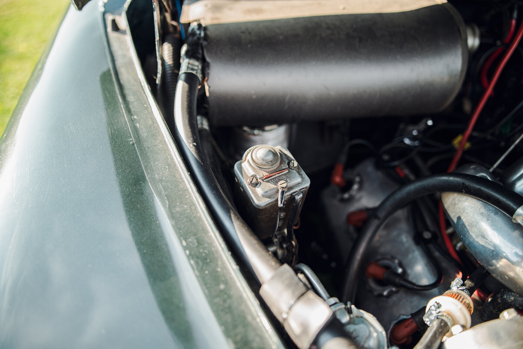 Image of 1965 Daimler 250 V8 mechanics