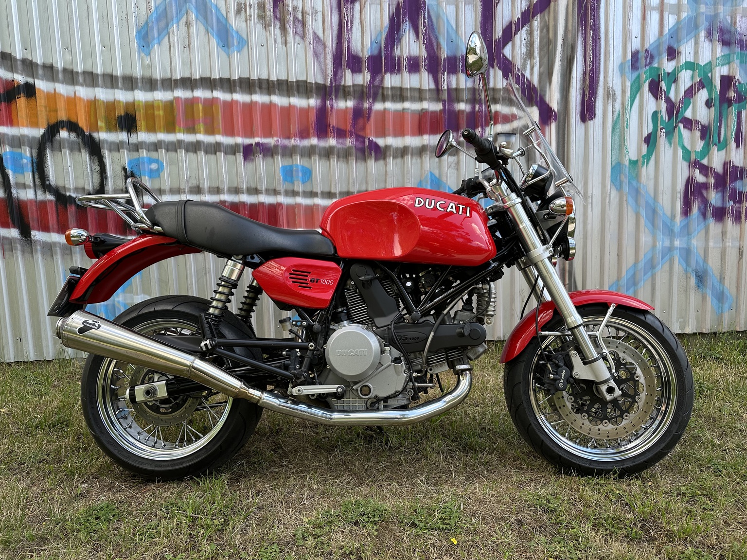 Exteriörbild på 2006 Ducati 1000 GT (34)