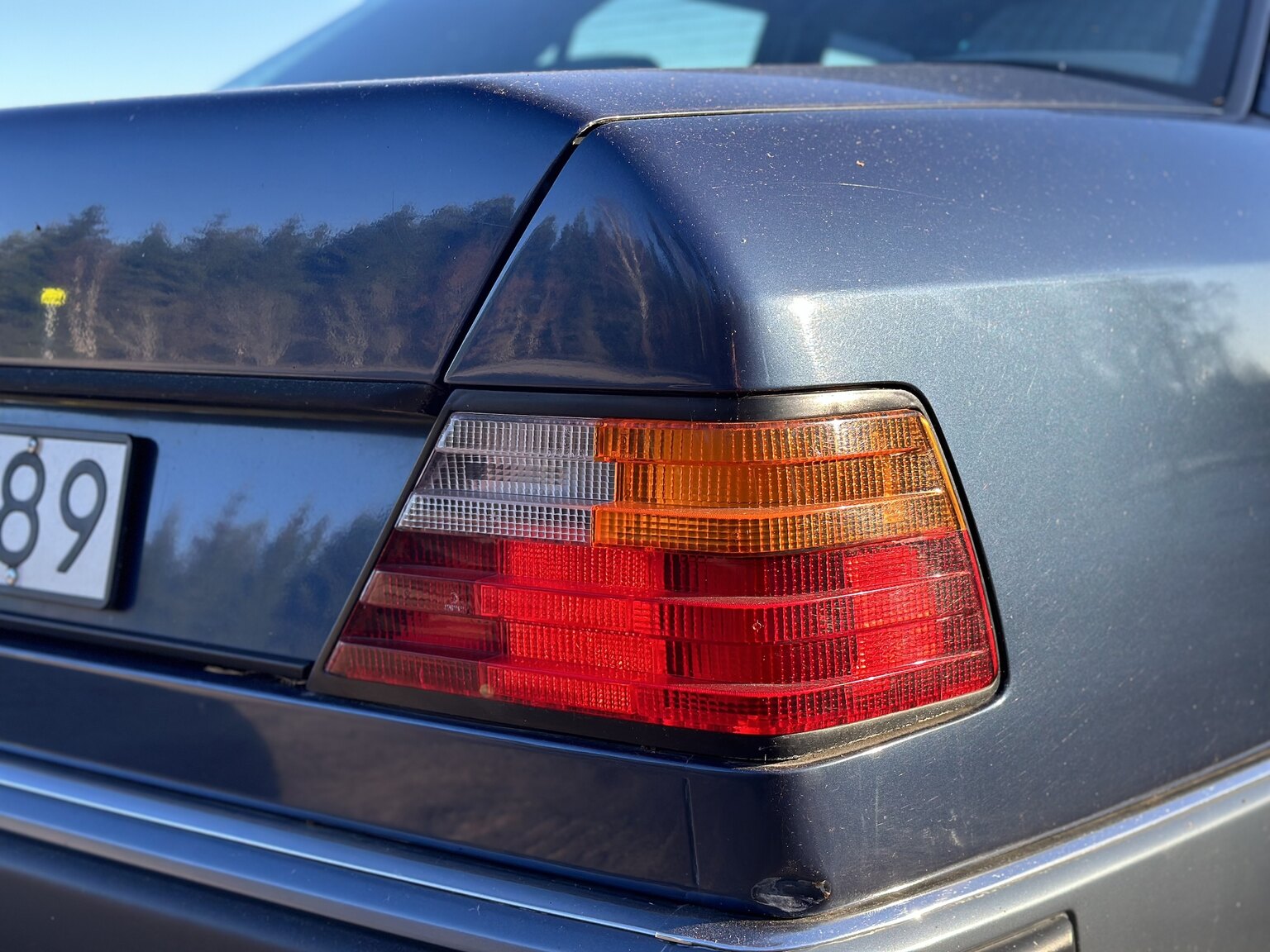 Exteriörbild på 1991 Mercedes-Benz 230 E 