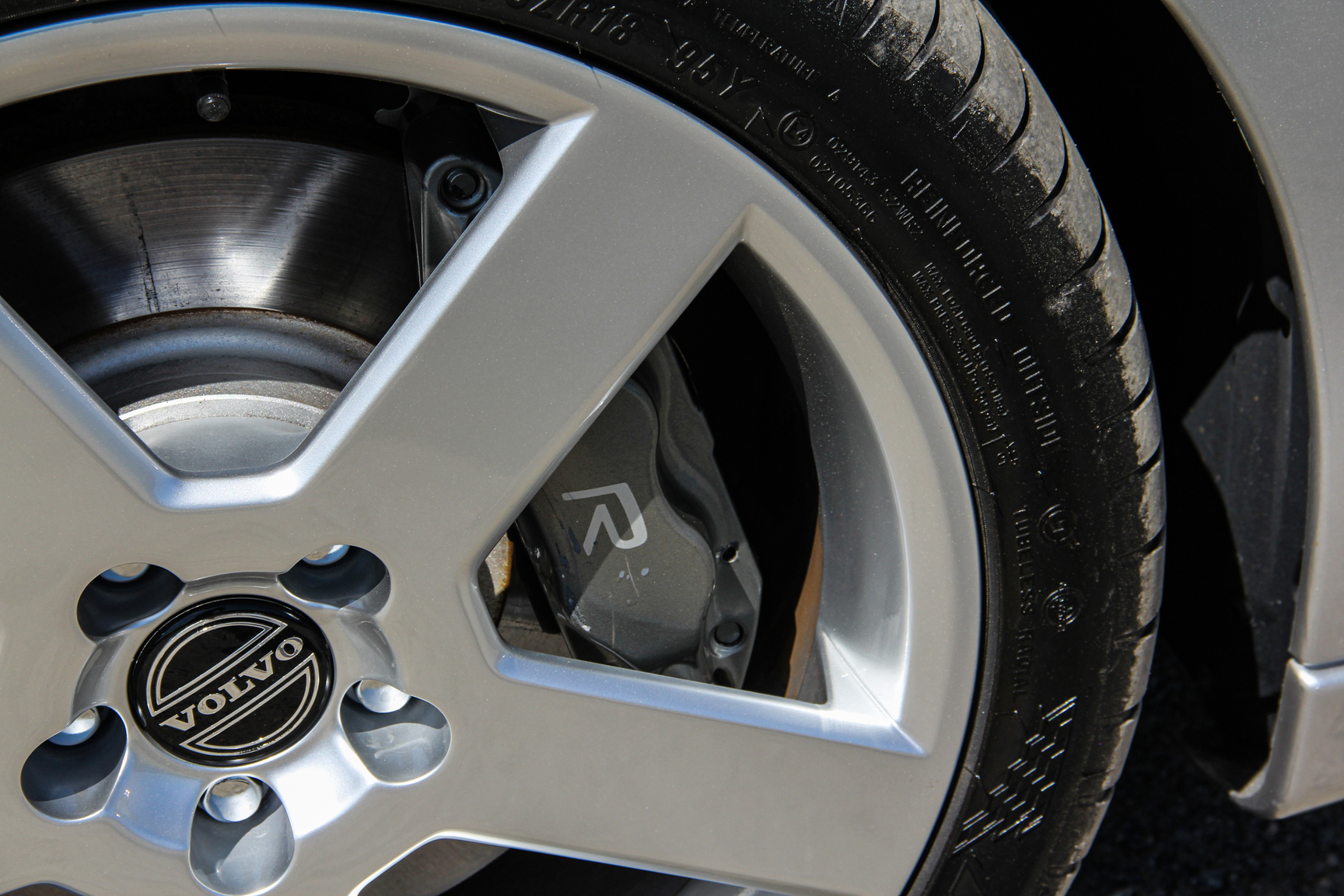 Exteriörbild på 2005 Volvo V70 R AWD (50)