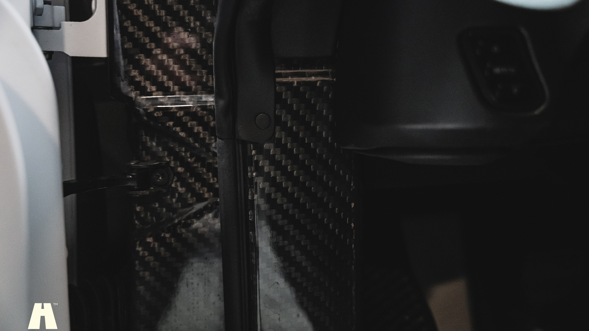 Innenraumfoto von 2016 Alfa Romeo 4C (5)