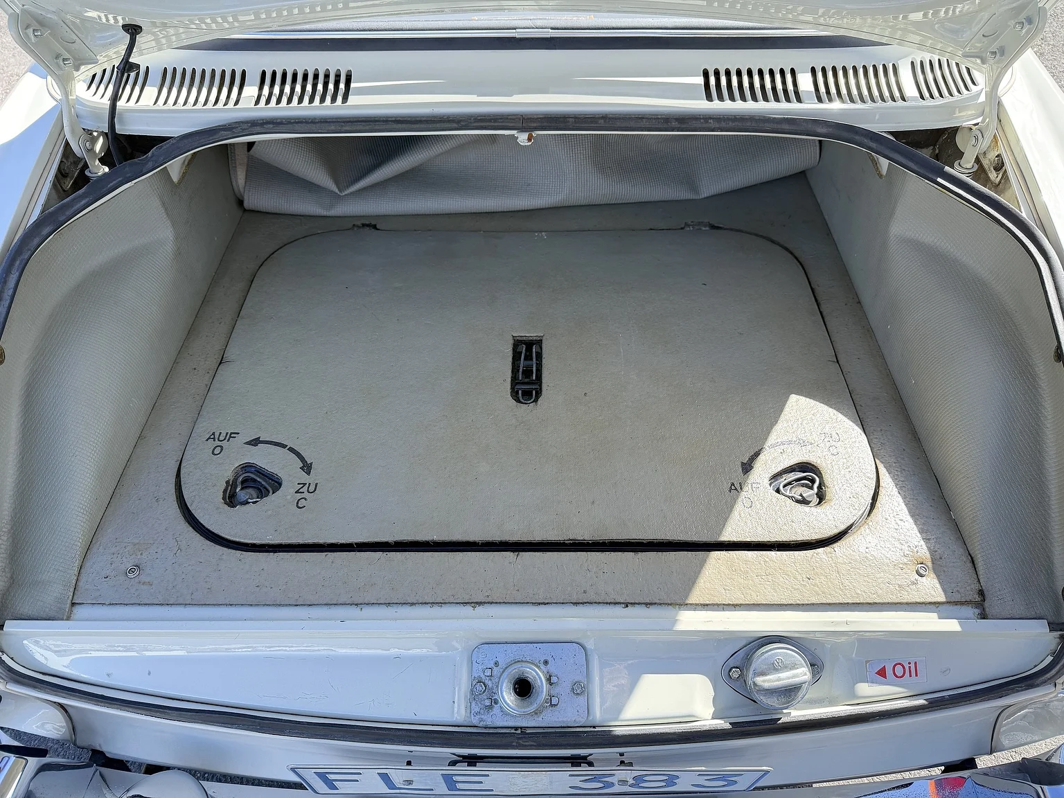 Image of 1965 Volkswagen 1500 Limousine 311 Notchback mechanics (21)