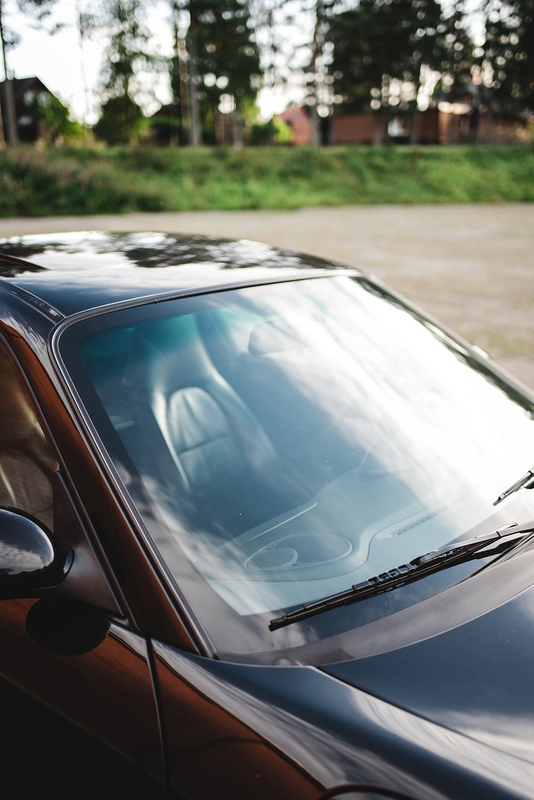 Exterior image of 1998 Porsche 996 Carrera 
