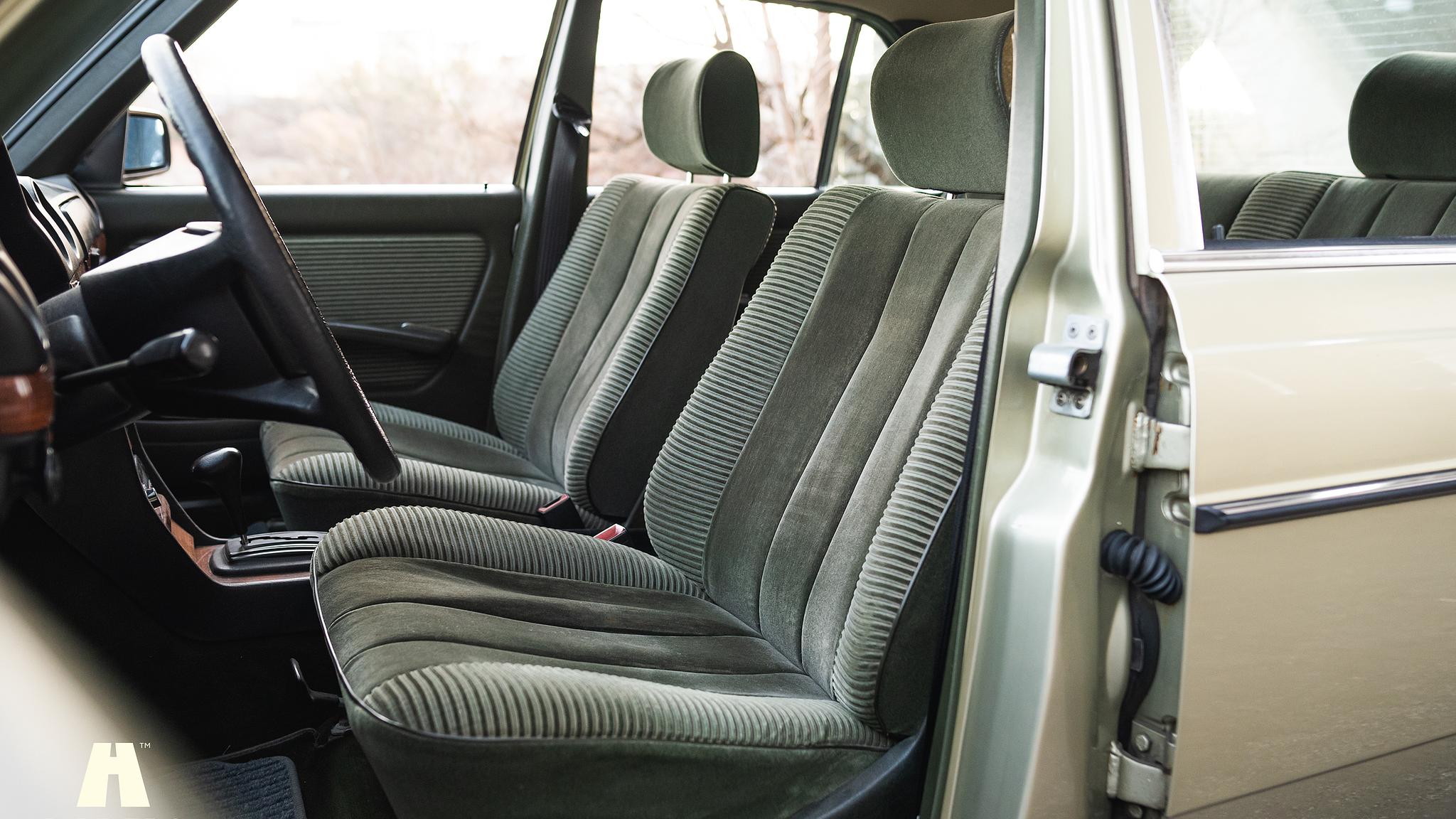 Innenraumfoto von 1985 Mercedes-Benz 200 Series 3  (12)