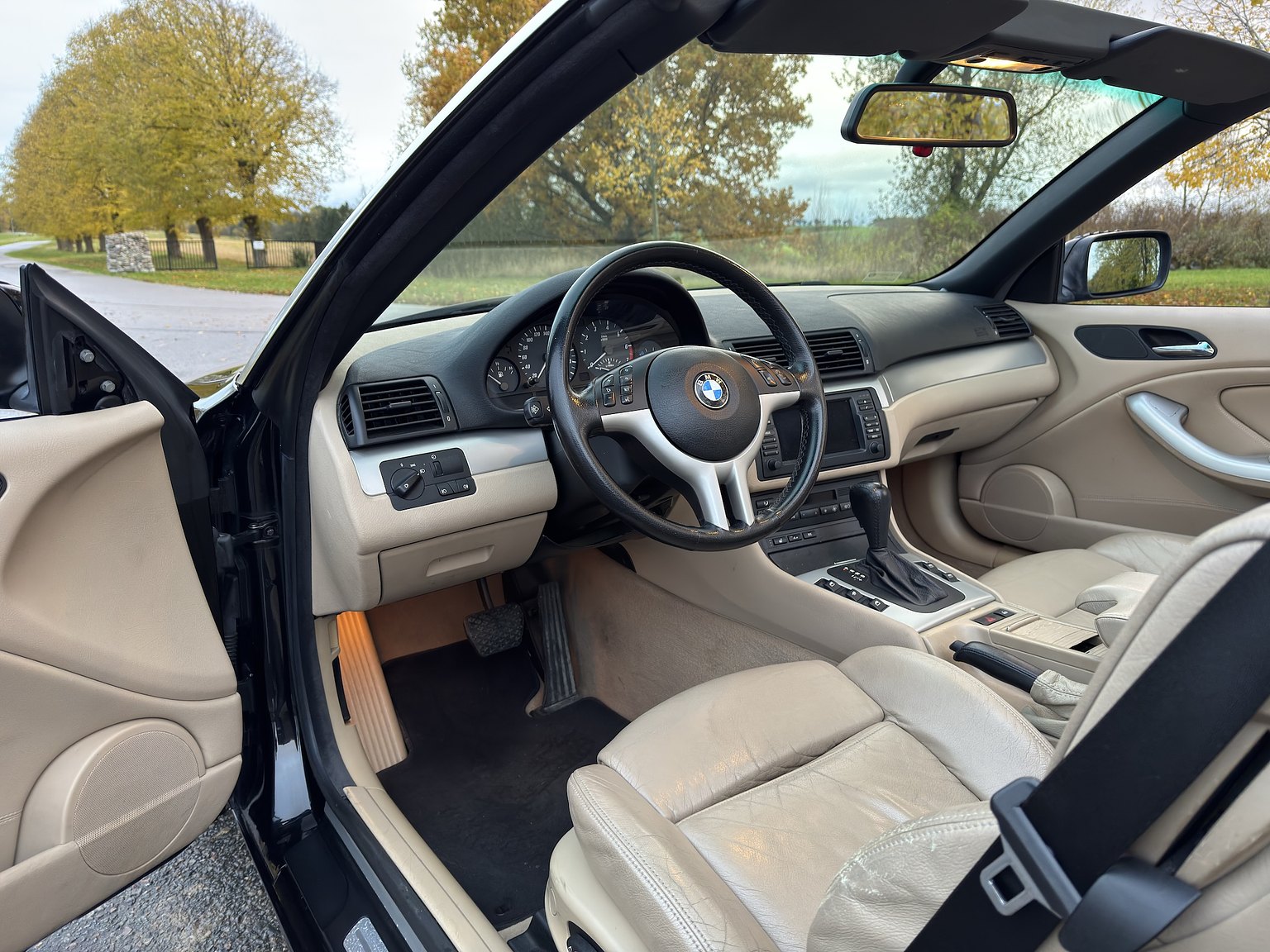 Interiörbild 2001 BMW 325IA CAB