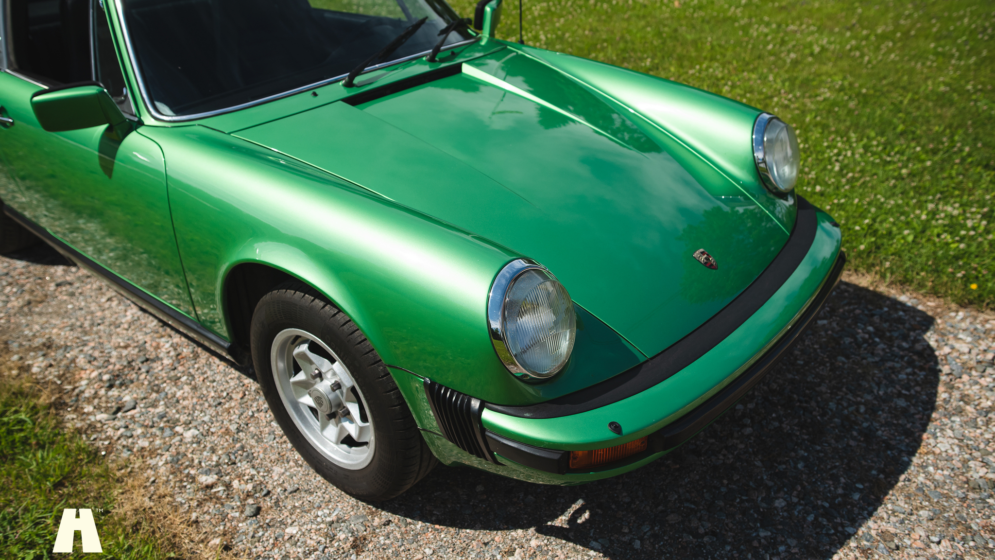 Exterior image of 1976 Porsche 911 Targa