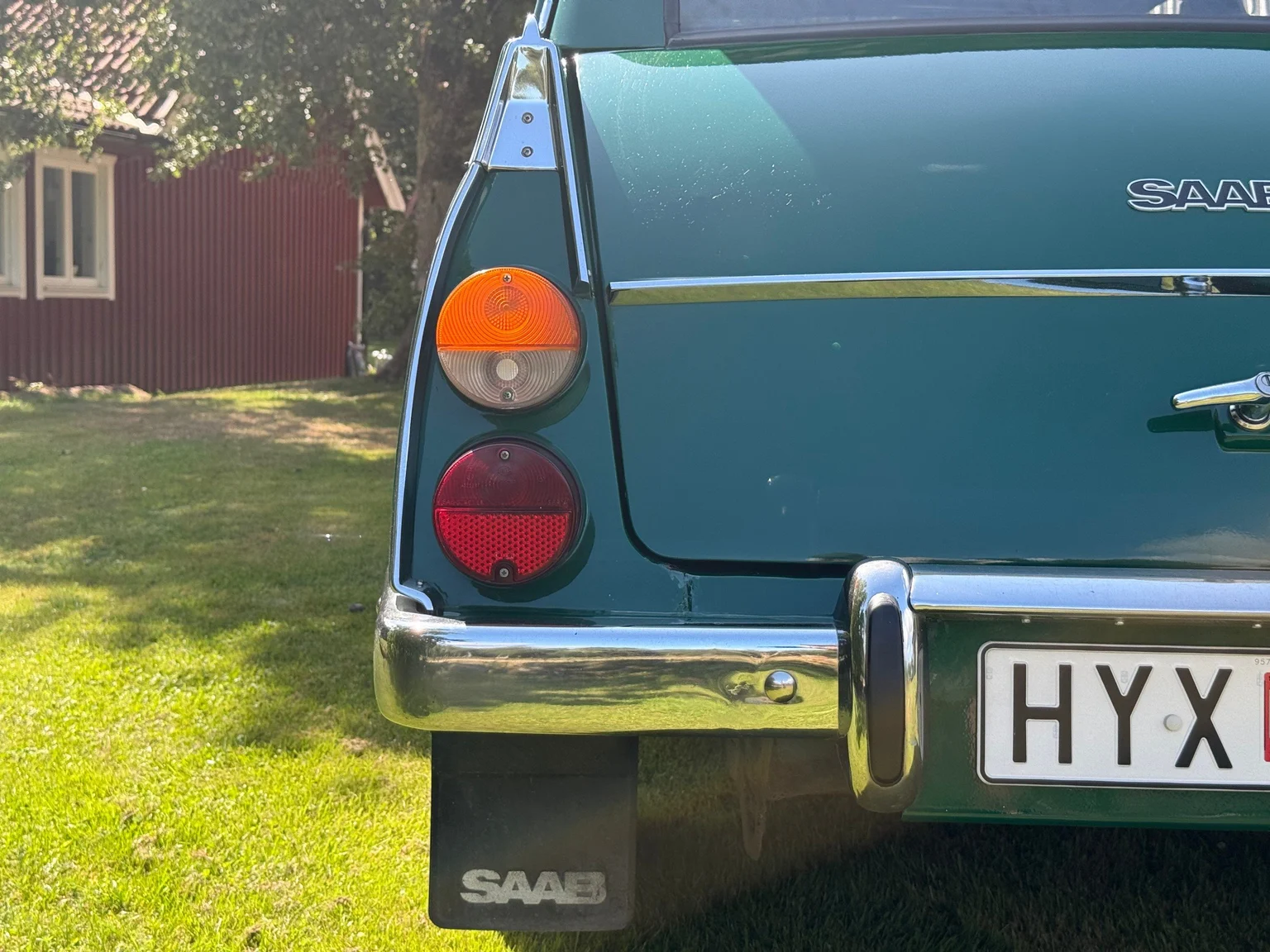 Exteriörbild på 1975 Saab 95 V4 kombi - 7-sits (24)
