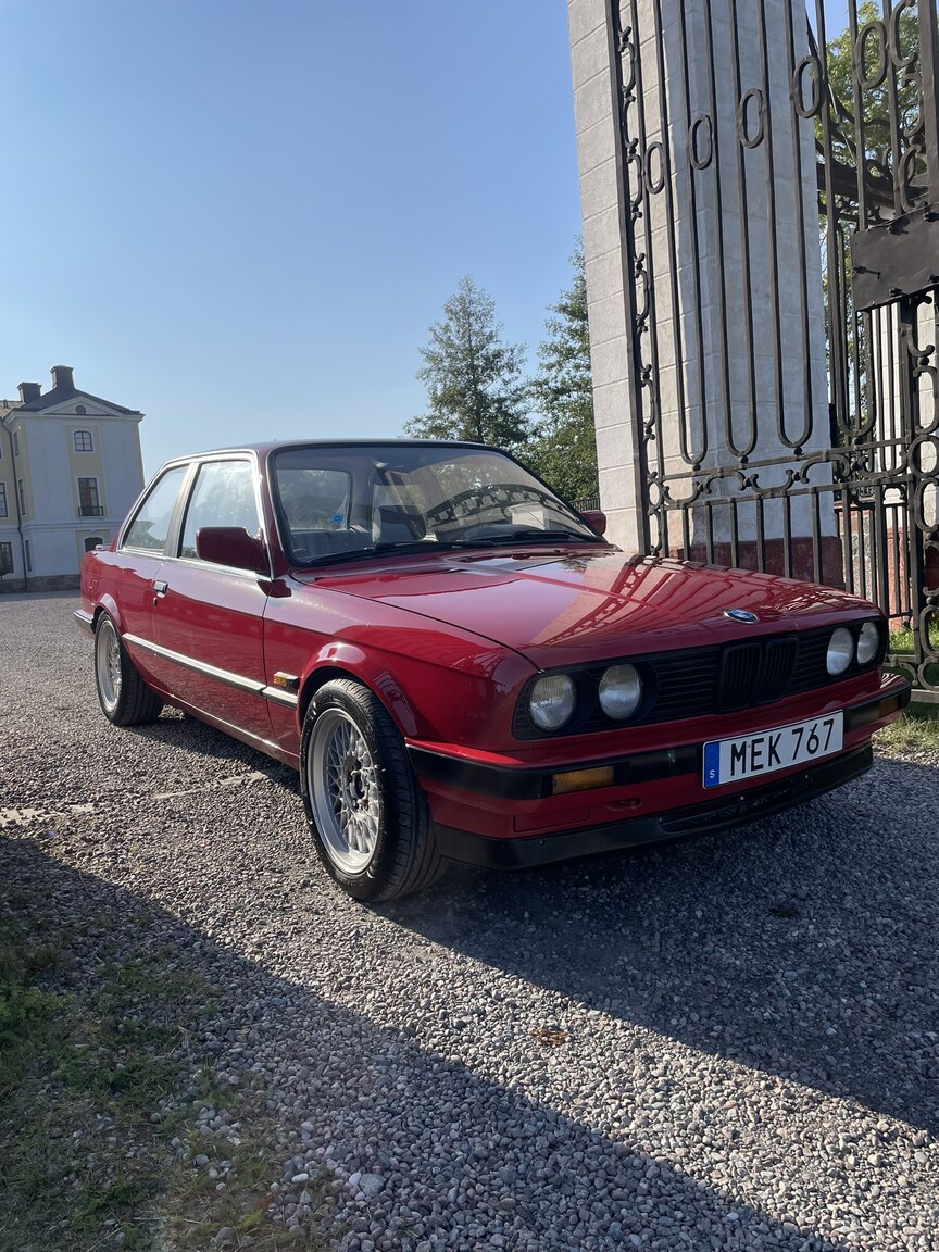Exteriörbild på 1987 BMW 320i