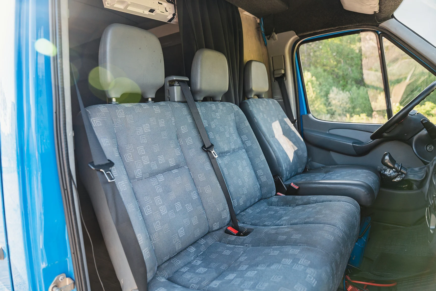 Innenraumfoto von 2004 Mercedes-Benz Sprinter 4x4 Campervan/Overlander (7)