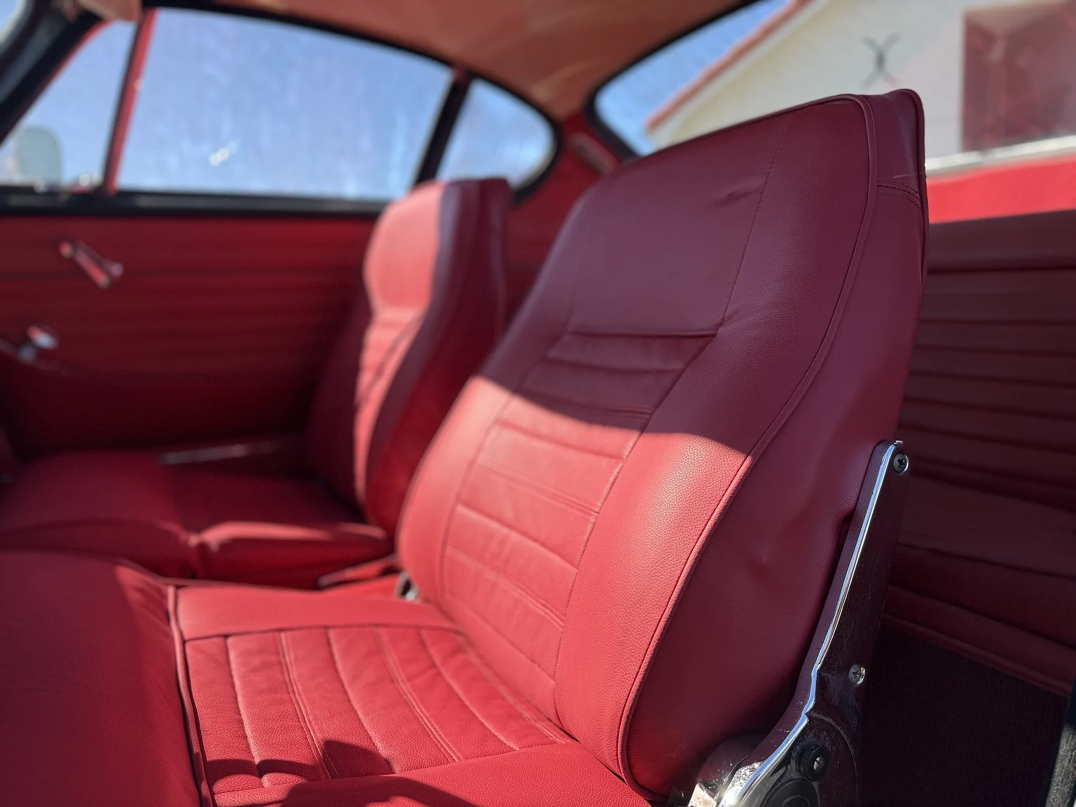 Innenraumfoto von 1966 Volvo P 1800S (5)