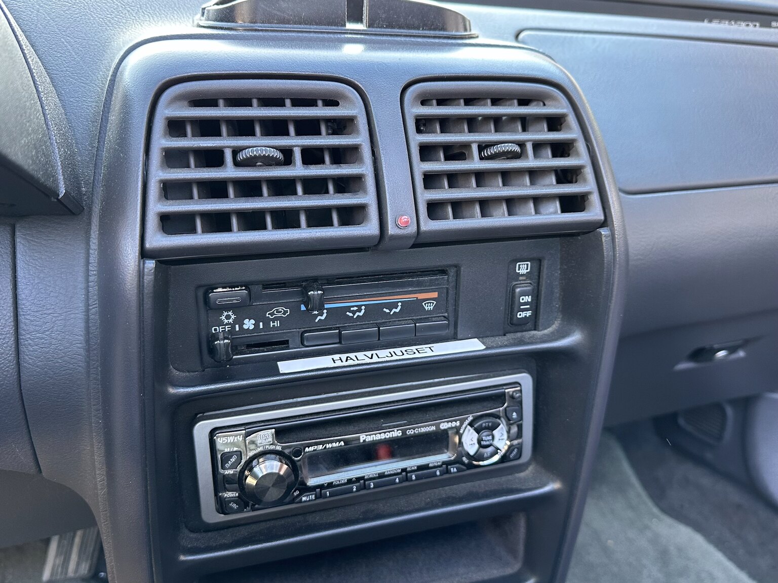Innenraumfoto von 1995 Chrysler LeBaron