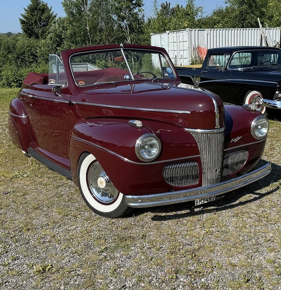 Exteriörbild på 1941 Ford Super De Luxe Cabriolet (22)