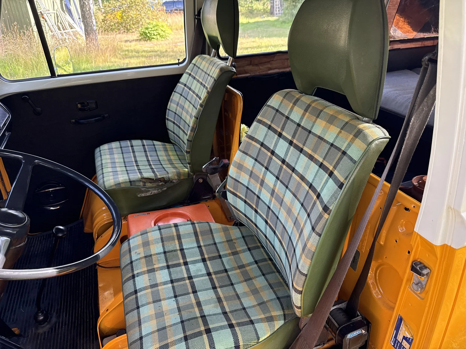 Innenraumfoto von 1975 Volkswagen Transporter Campervan (14)