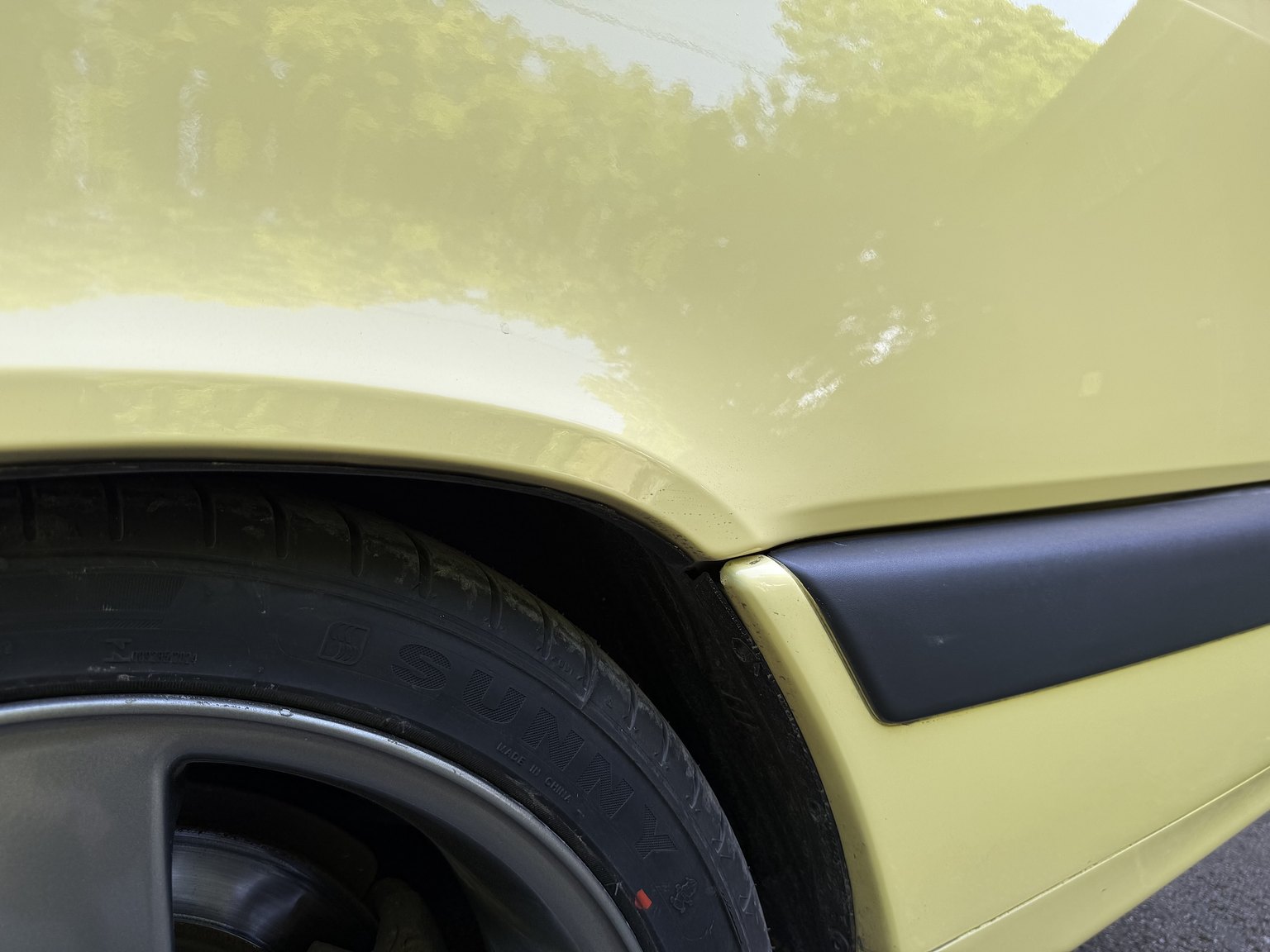 Exterior image of 1995 Volvo 850 T-5R