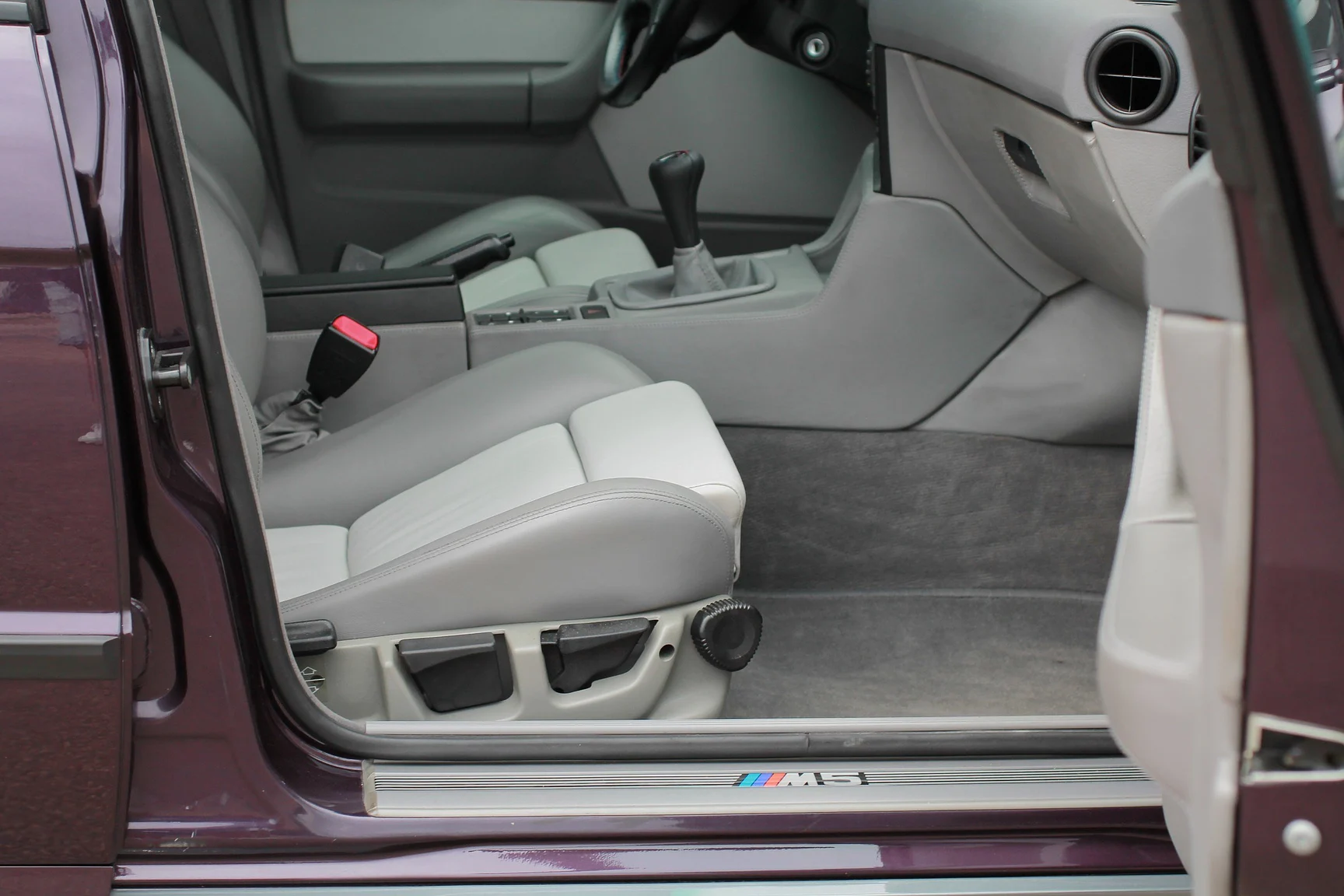 Interior image of 1993 BMW M5 Touring 3.8 Manual (66)