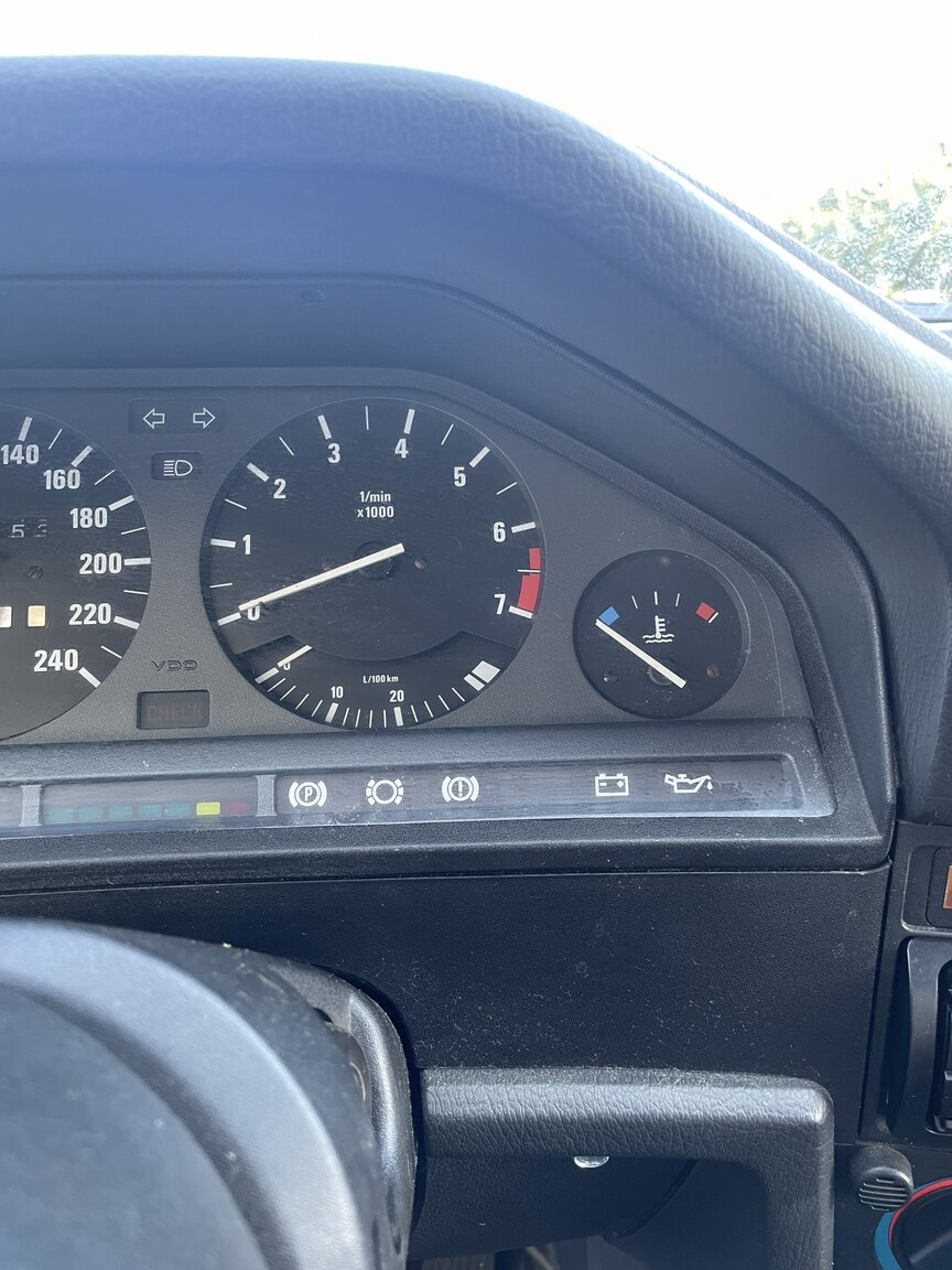 Innenraumfoto von 1987 BMW 320i