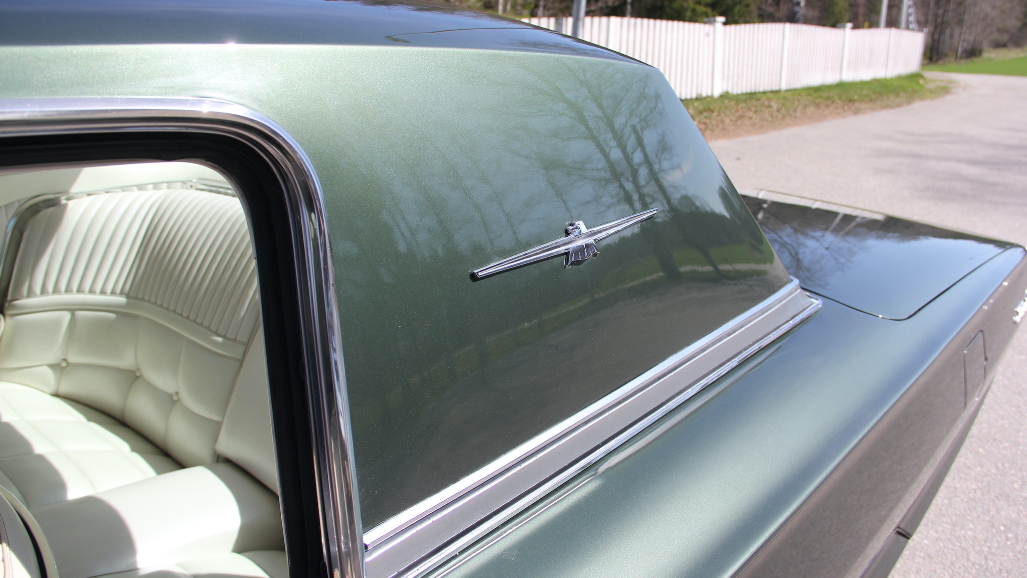 Exteriörbild på 1966 Ford Thunderbird Town Hardtop 6.4