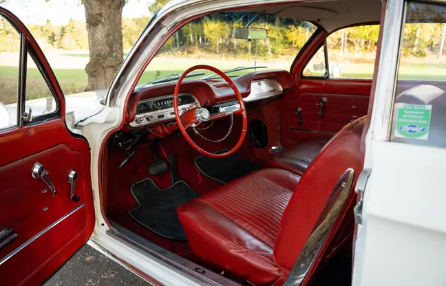 1963 Chevrolet Corvair Club Coupé – Interiör