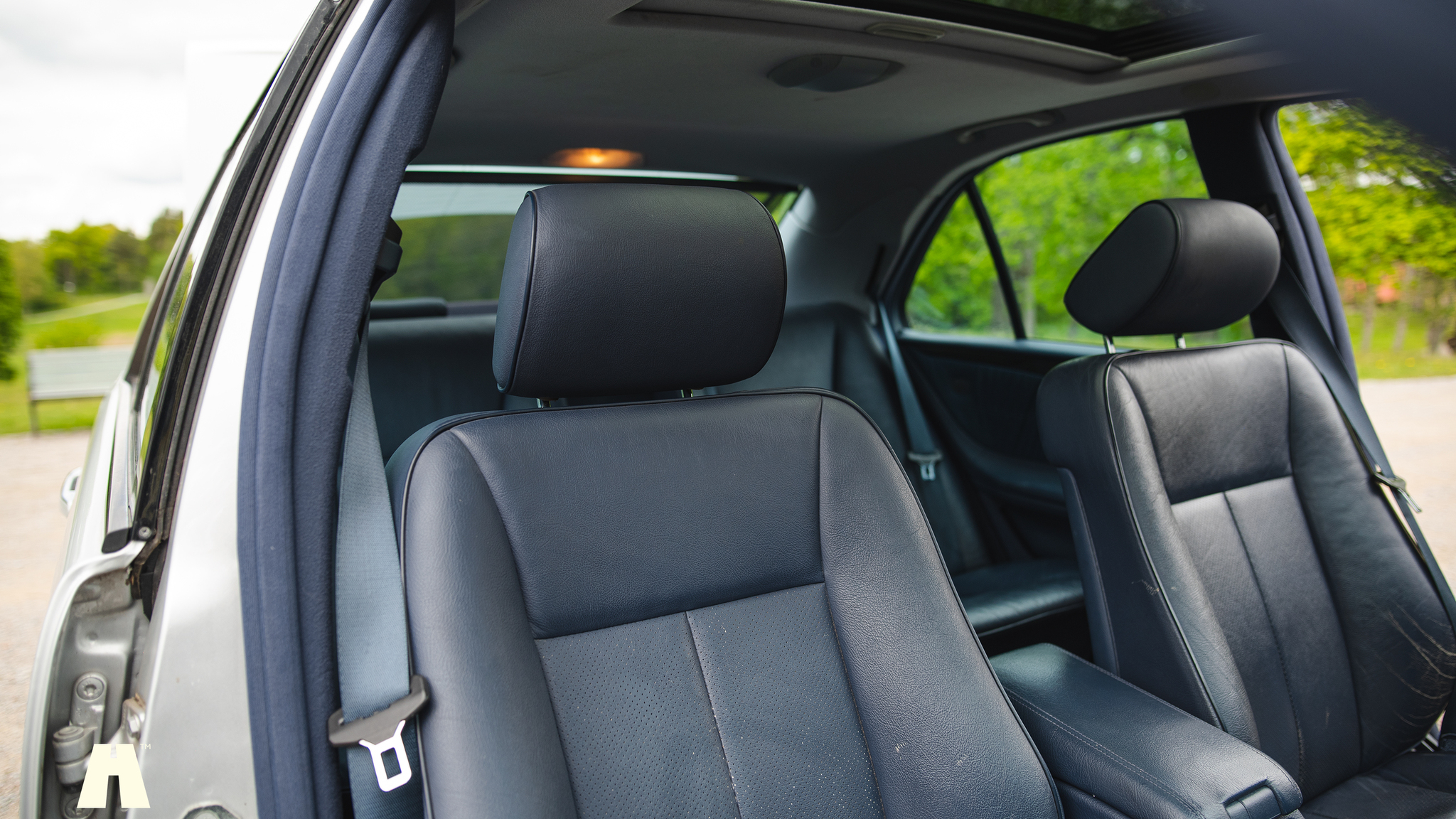 Interior image of 2000 Mercedes E430