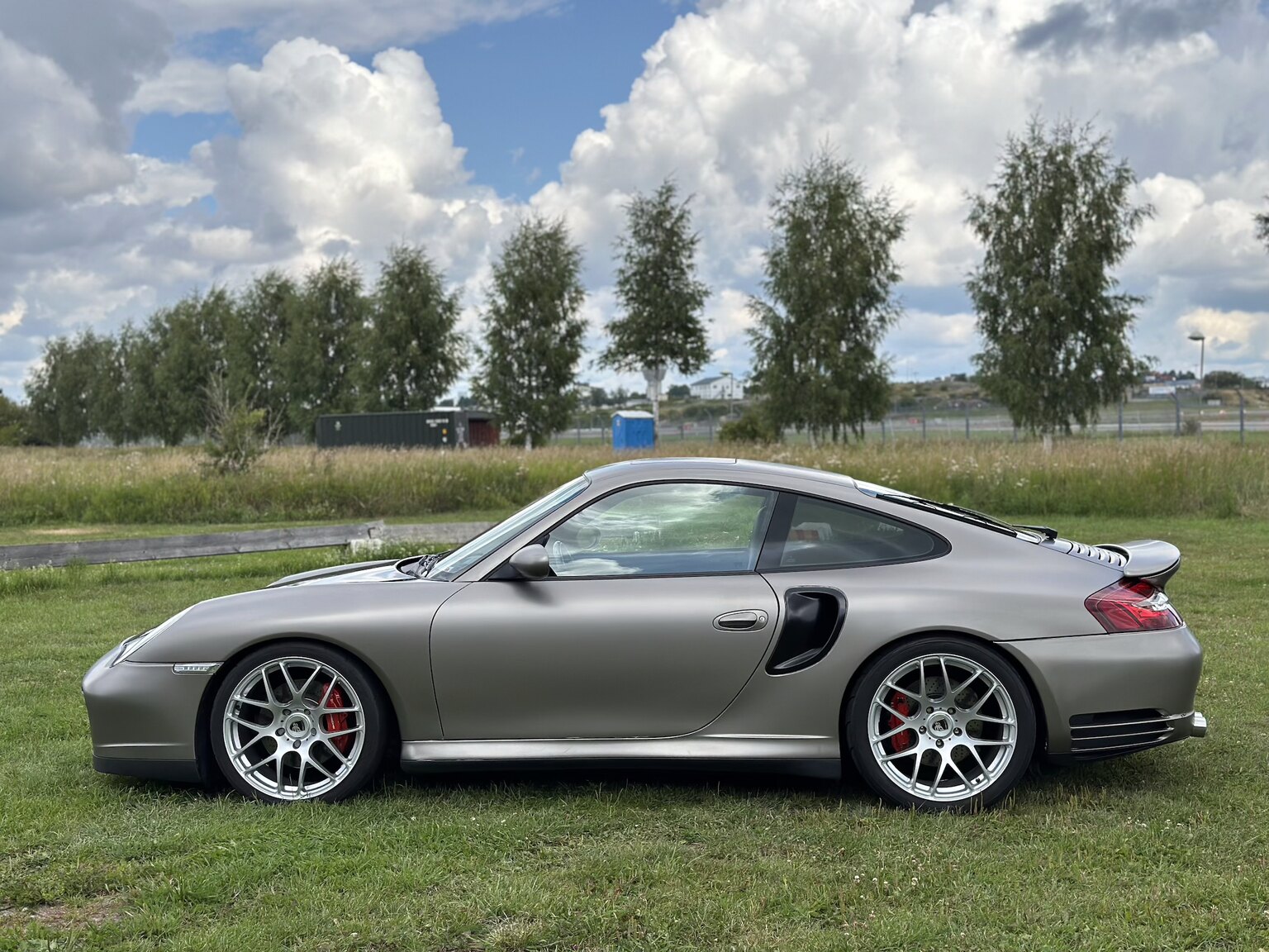 Exterior image of 2002 Porsche 996 Turbo (59)